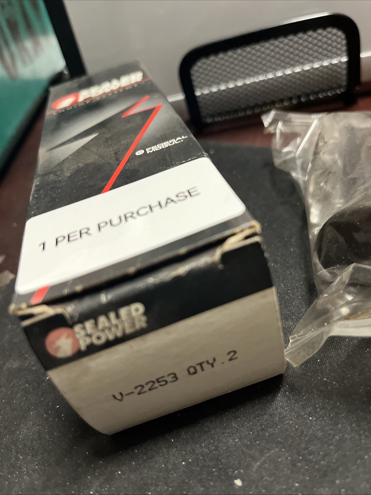 1 Engine Exhaust Valve Sealed Power V-2253 NOS (11B1-1) - Image 3