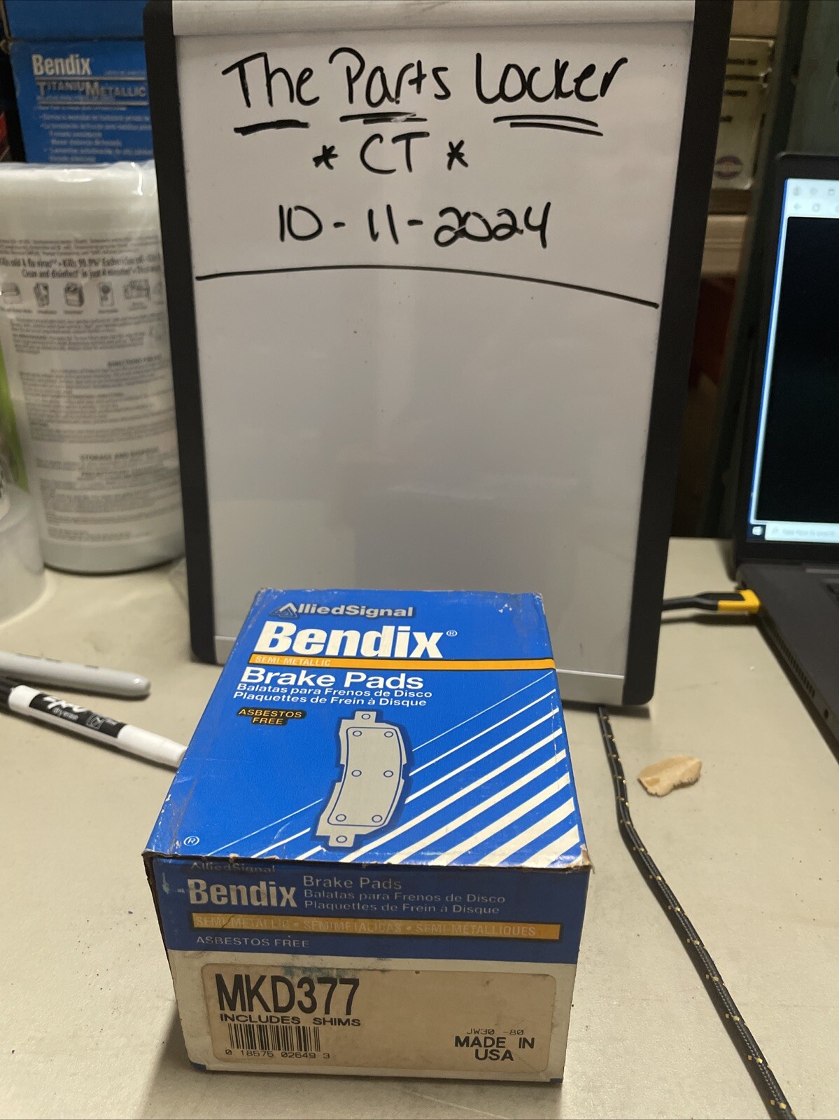 Bendix Brake Pad Set-Semi-Metallic Disc Brake Pad Bendix MKD377