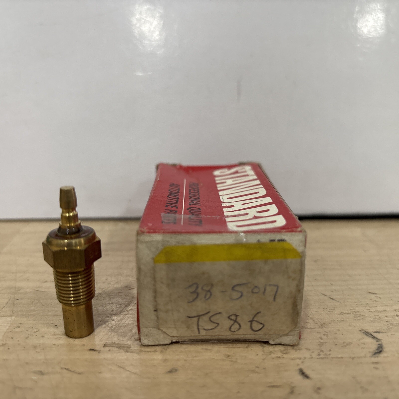 Engine Coolant Temperature Sender Standard 38-5017 / TS-86 - Image 4