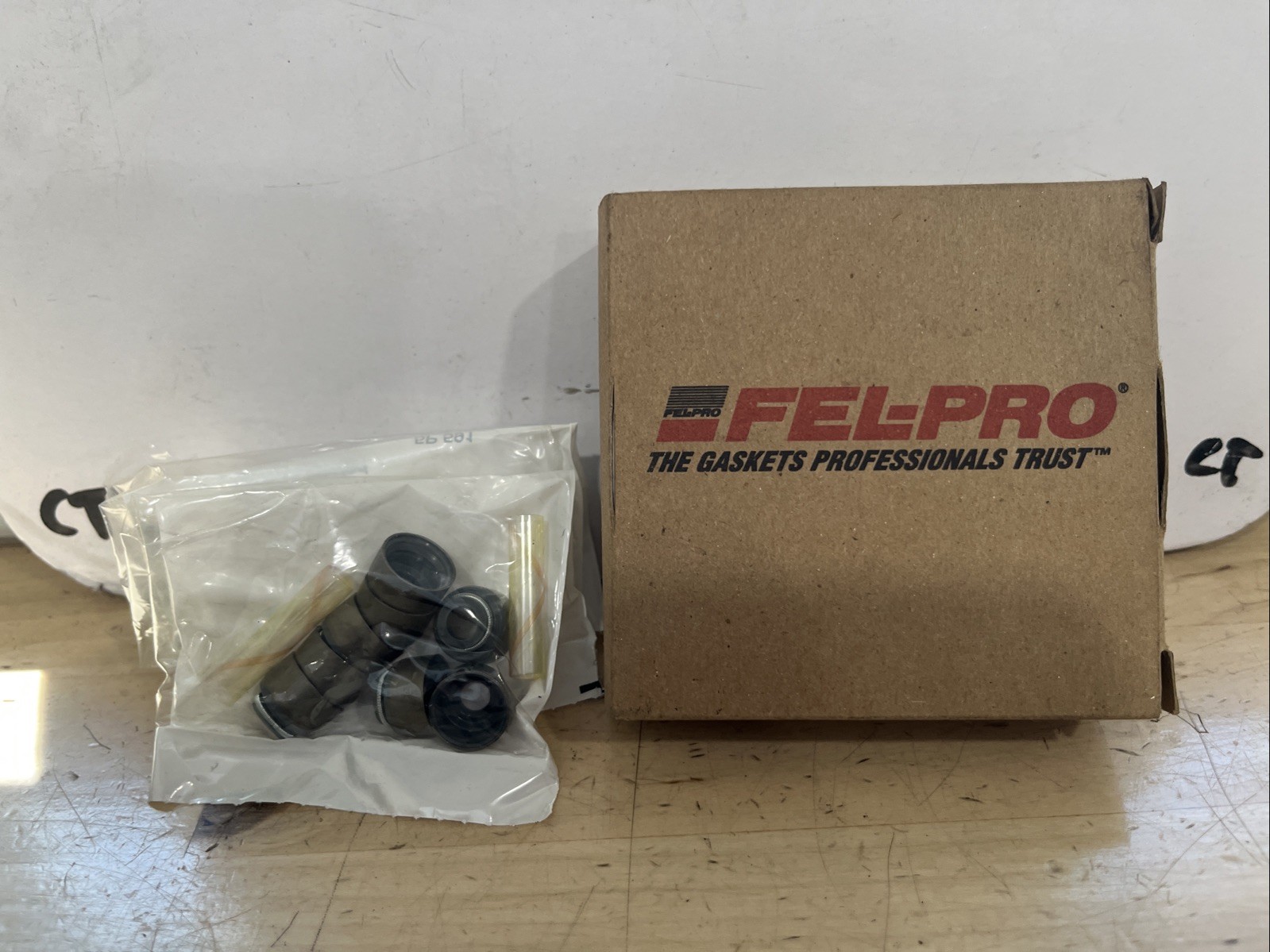 Engine Valve Stem Oil Seal Set Fel-Pro SS 72802-1 (8) - Image 3