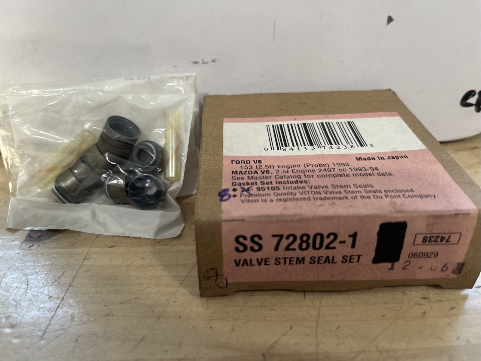 Engine Valve Stem Oil Seal Set Fel-Pro SS 72802-1 (8) - Image 4