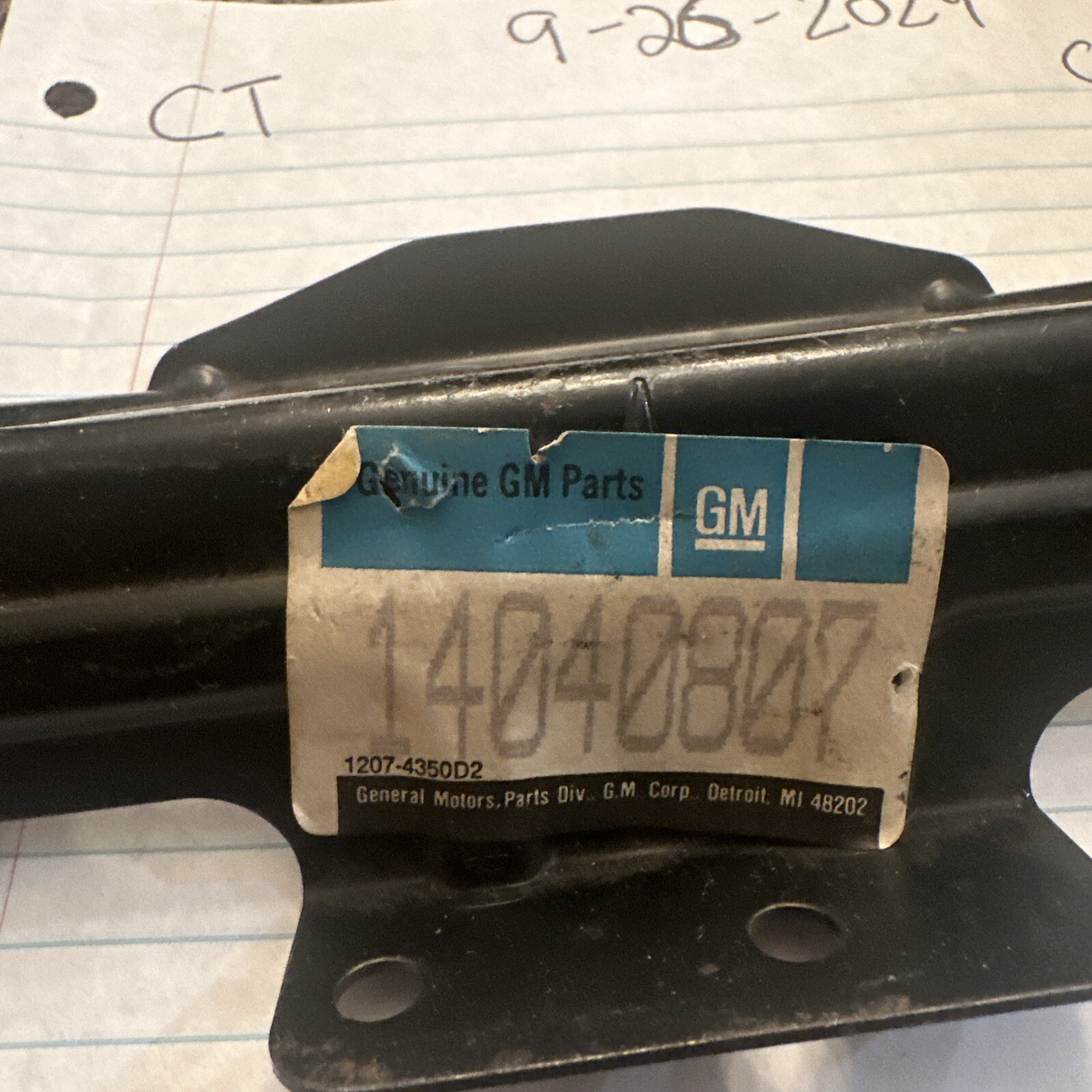 GM 14040807 LICENSE PLATE BRACKET OEM NOS BLAZER S10 1982-1993 - Image 3