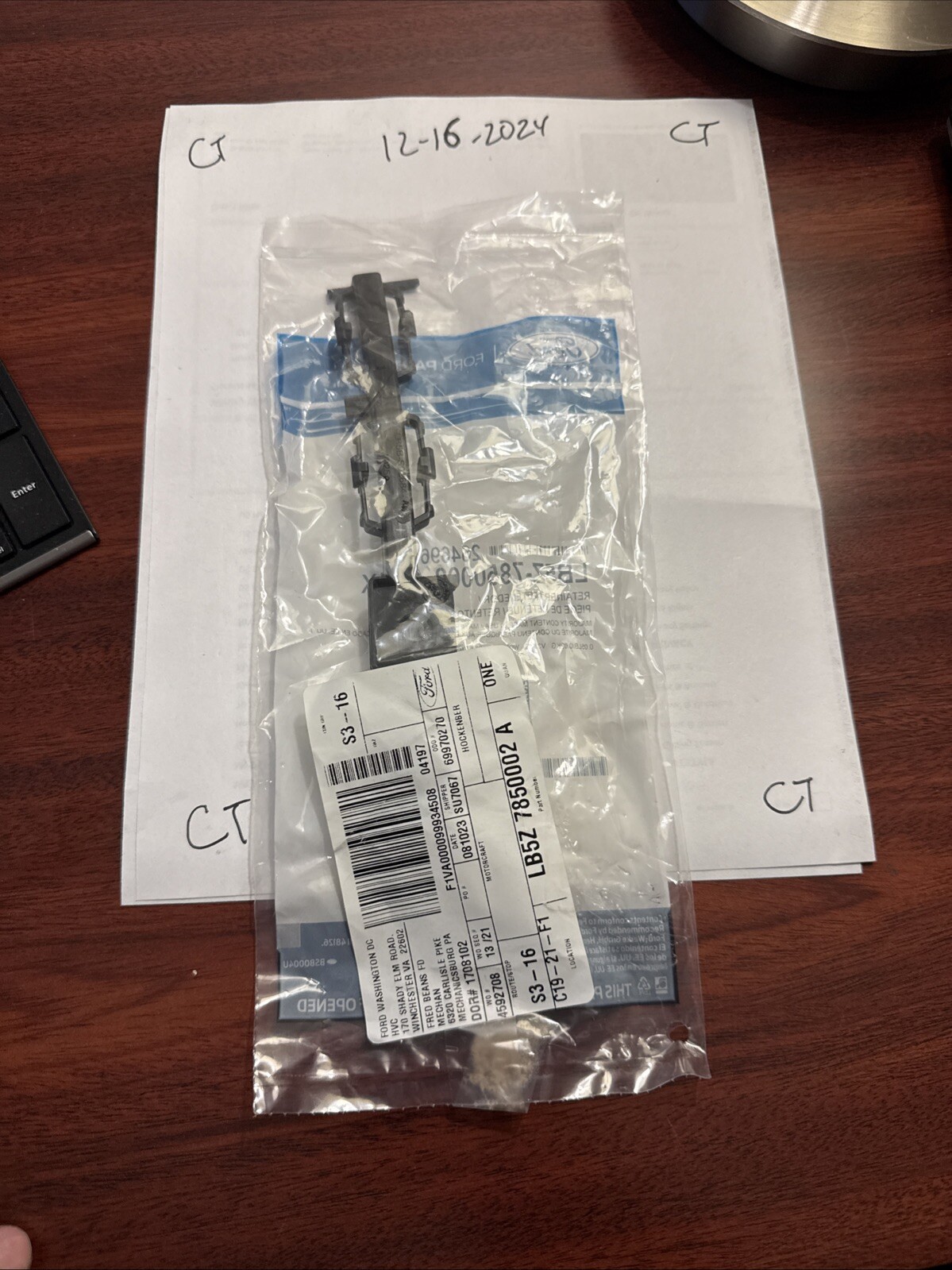 Genuine Ford OEM 2020-20023 Explorer Right Roof Molding Clip LB5Z-7850002-A - Image 3