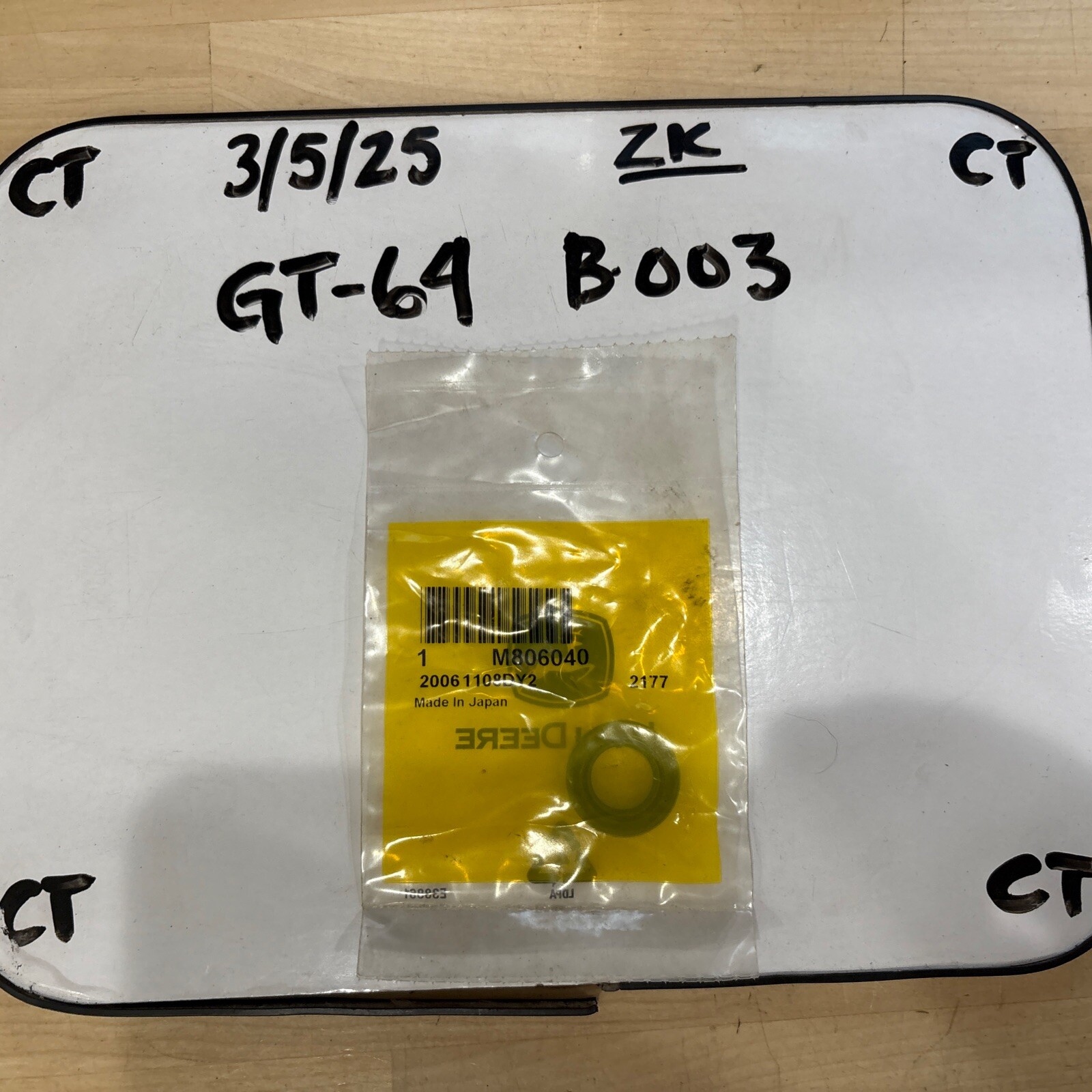 John Deere Original Equipment Seal - M806040