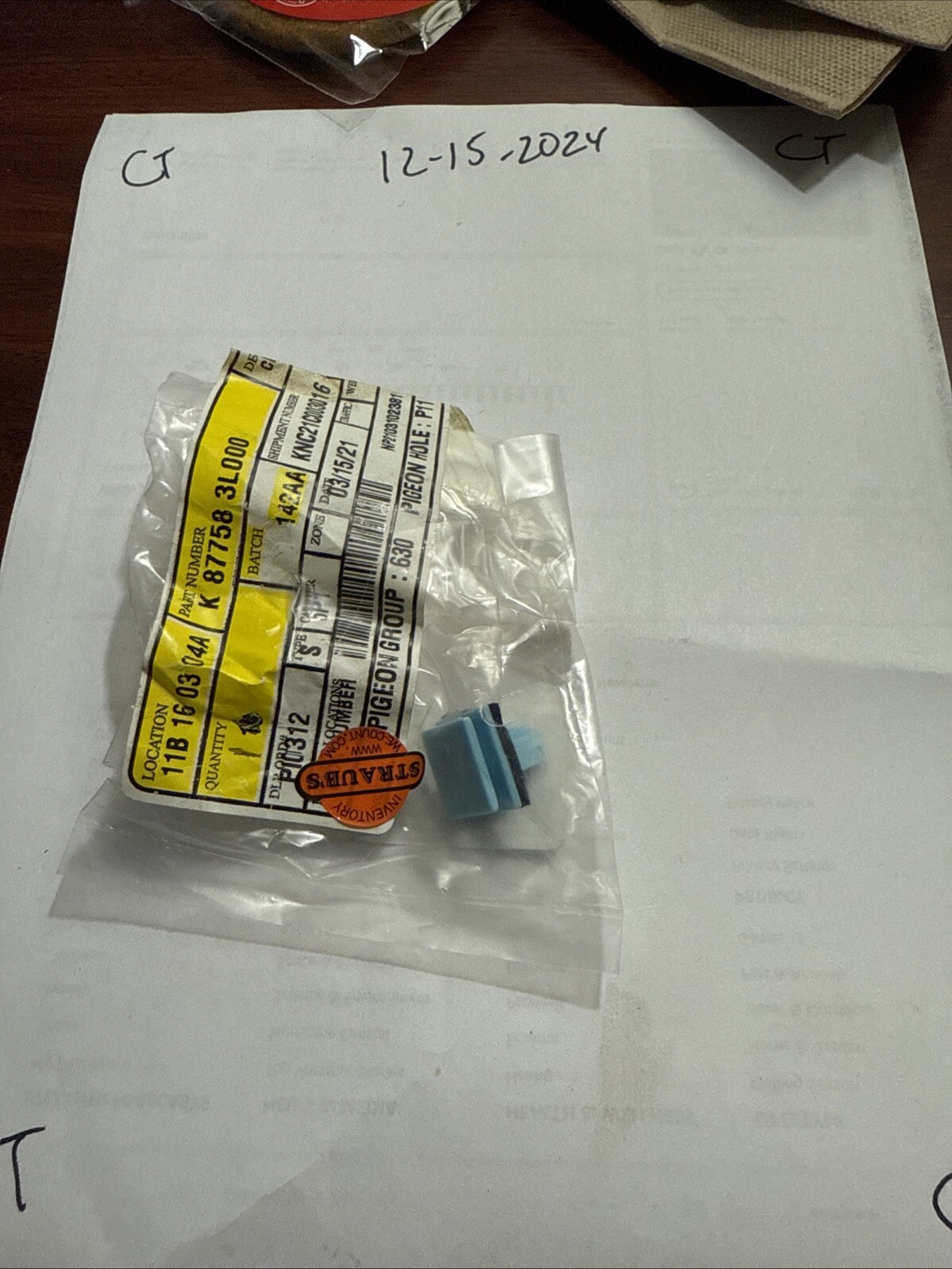 KIA OEM 11-15 Sorento Exterior-Rocker Molding Clip 877583L000 - Image 3