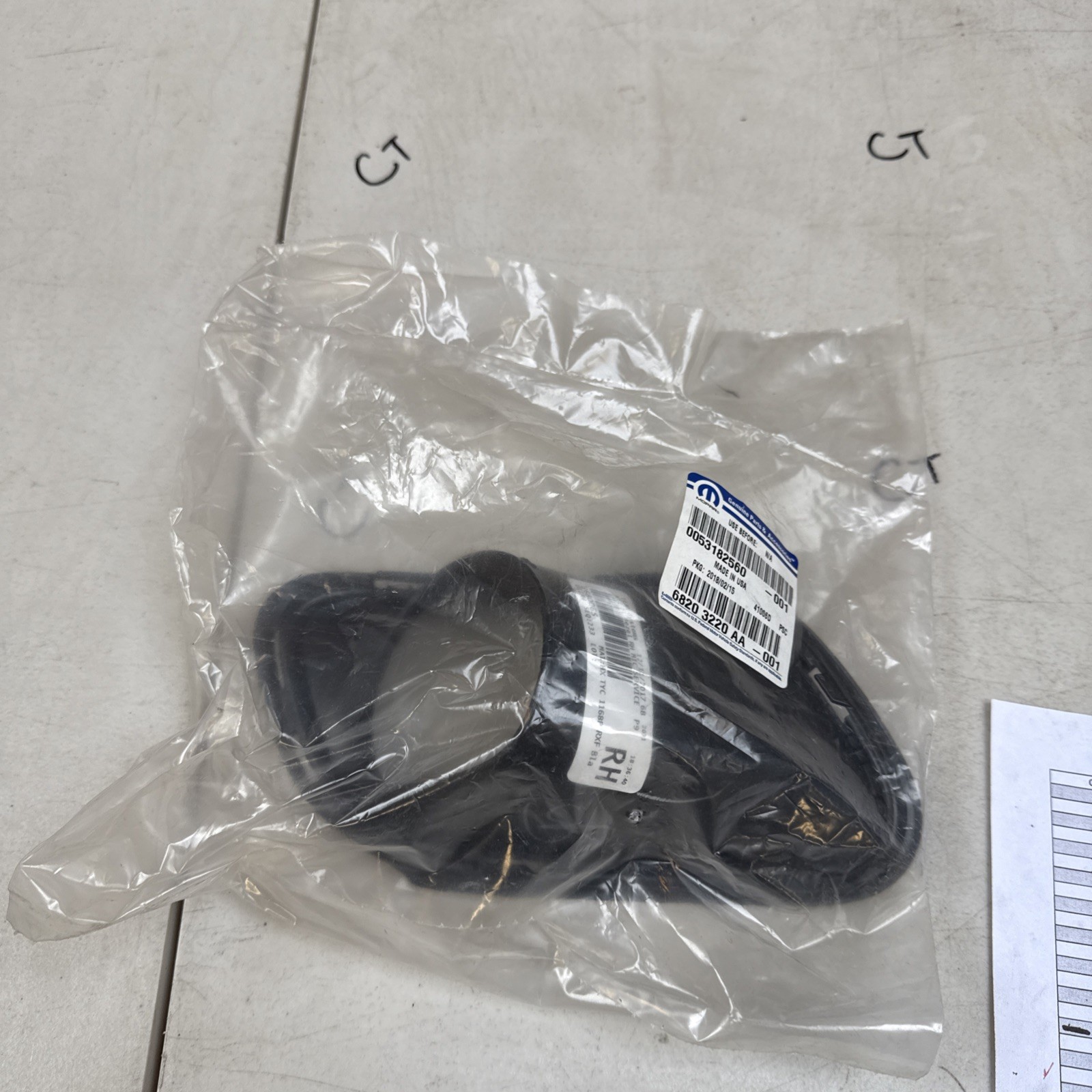 NEW GENUINE MOPAR 68203220AA Fog Lamp Bezel, Right 2014-2018 Jeep Cherokee