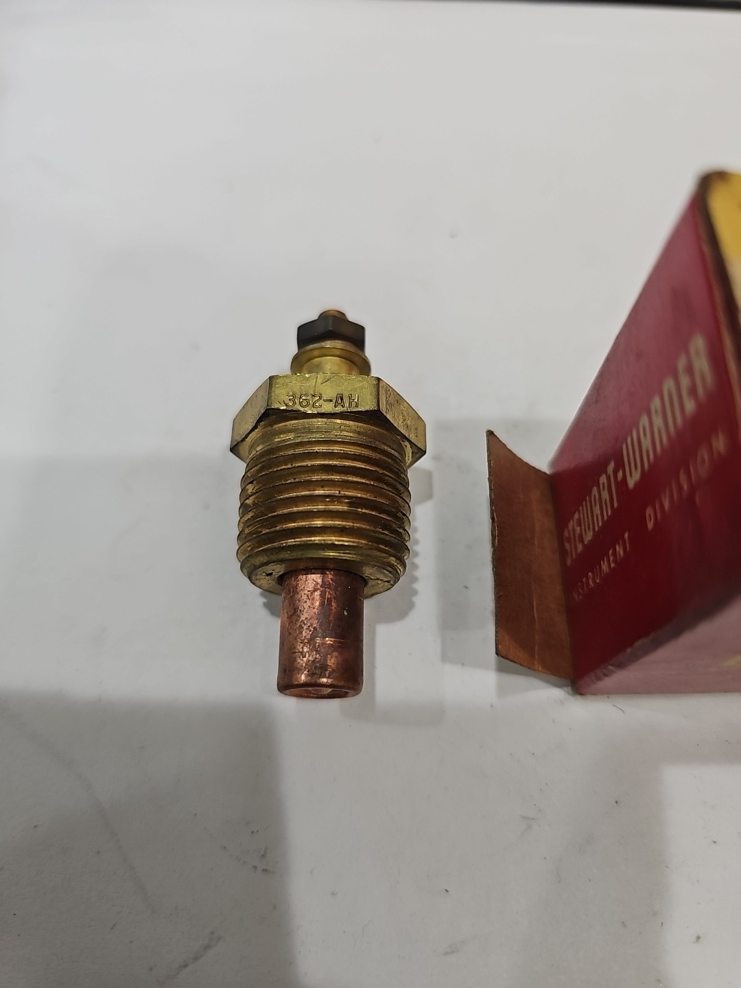 NOS Vintage Stewart-Warner Temp Sender Unit Sending D-362-AH 240 F 1/2"NPT - Image 4