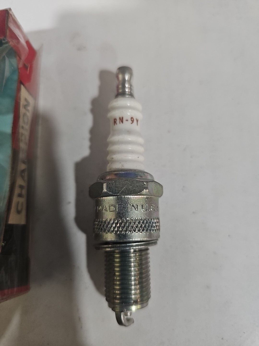NOS new in box Champion RN-9Y spark plug - Image 3