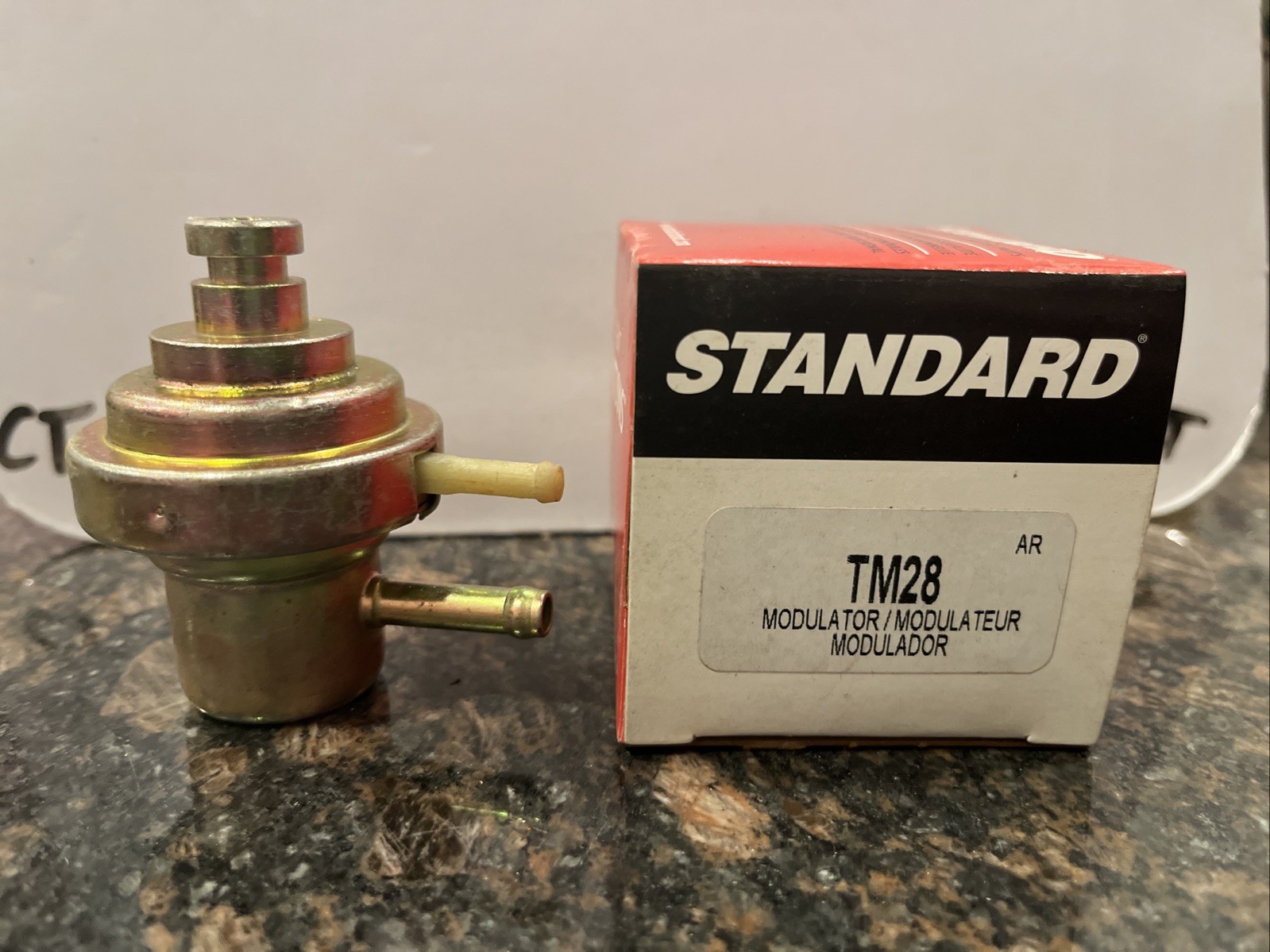 New OEM Motorcraft TM-28 ( TM28 ) Automatic Transmission Vacuum Modulator - Image 3