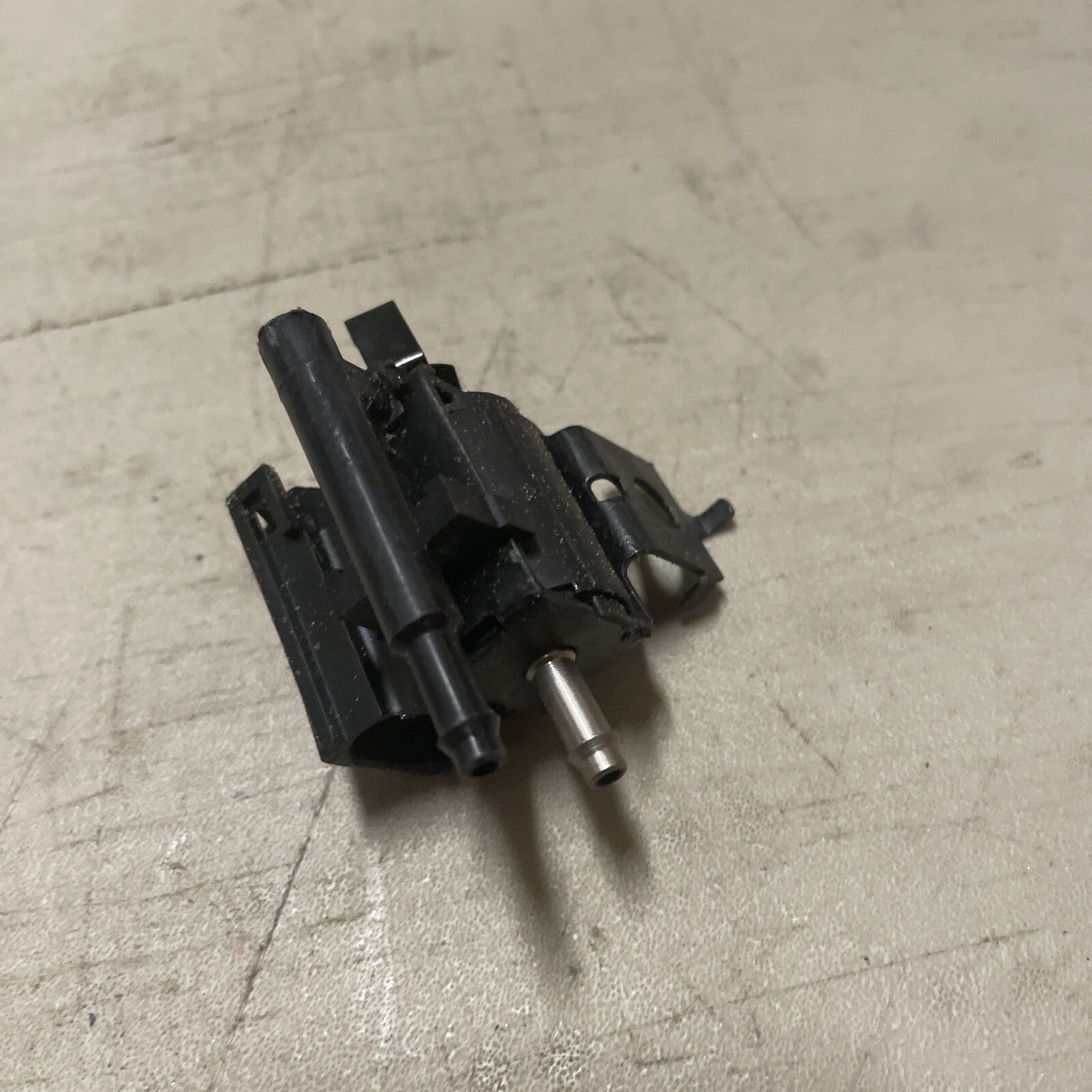 Standard Motor Products VS8 EGR Valve Control Solenoid - Image 4