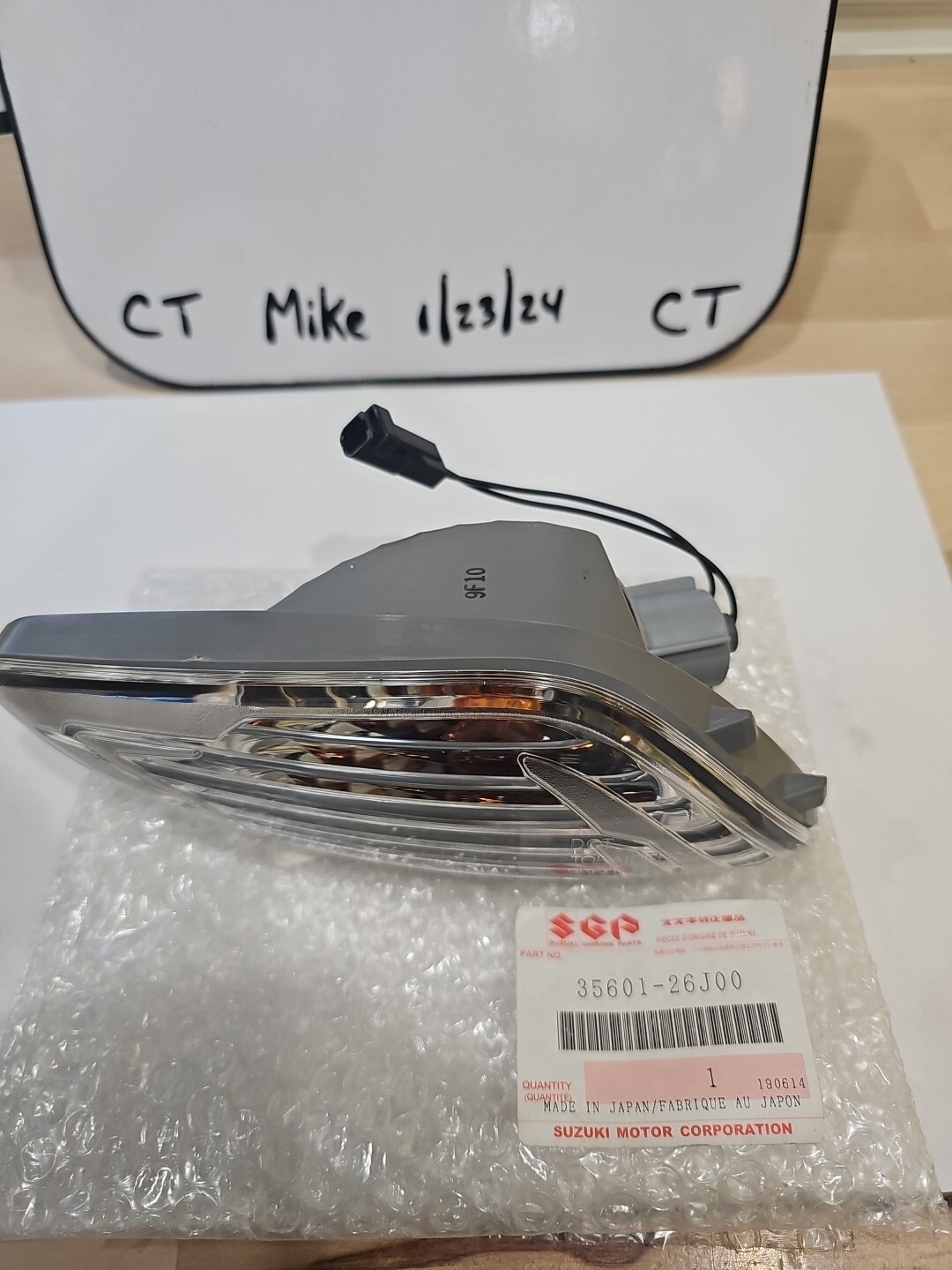 Suzuki OEM Part 35601-26J00 LAMP ASSY, FRONT TURNSIGNAL RH - Image 3