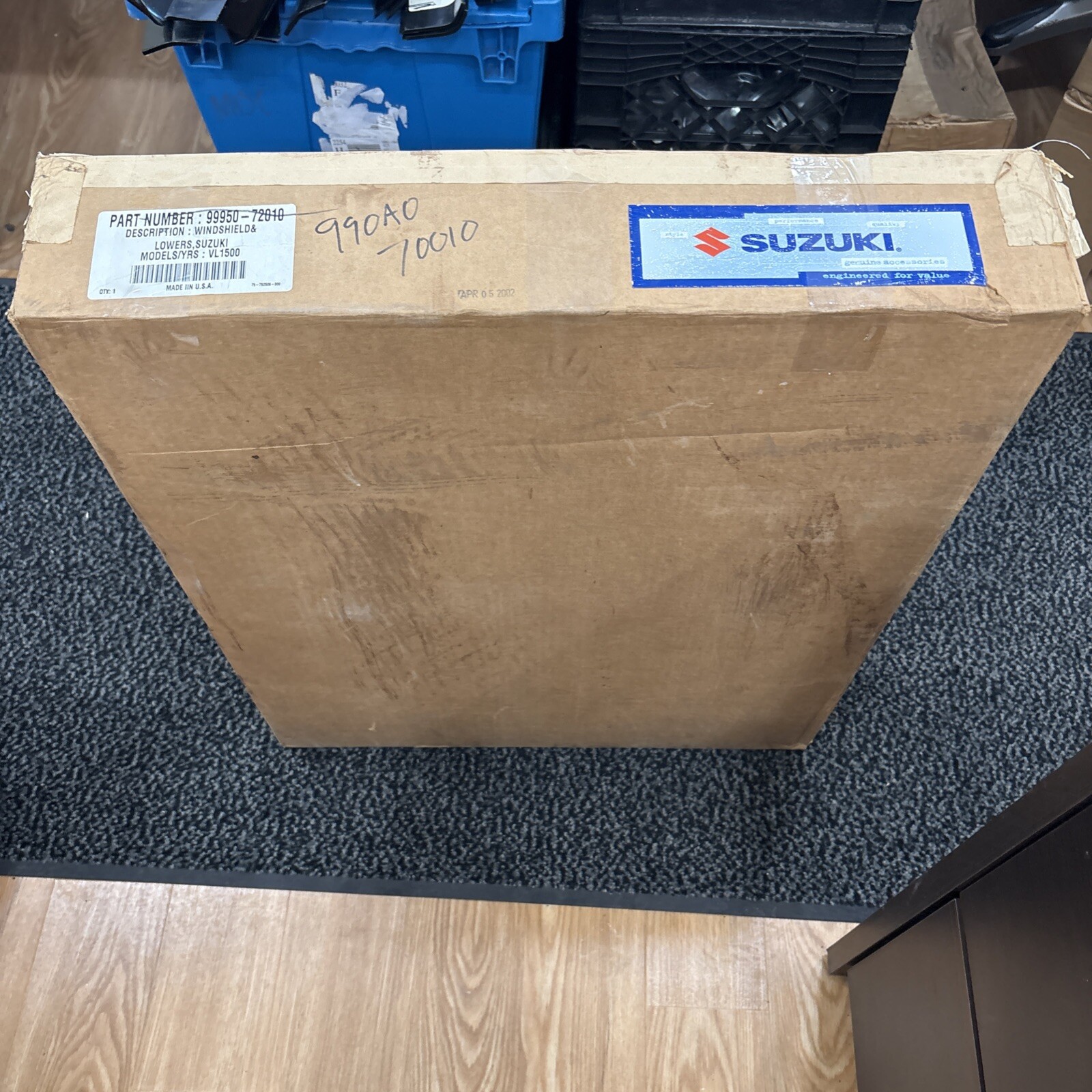 2005-2010 Suzuki VL 1500 C90 OEM Windshield Kit 99950-72010 (001) (Kit-SZ5) - Image 8