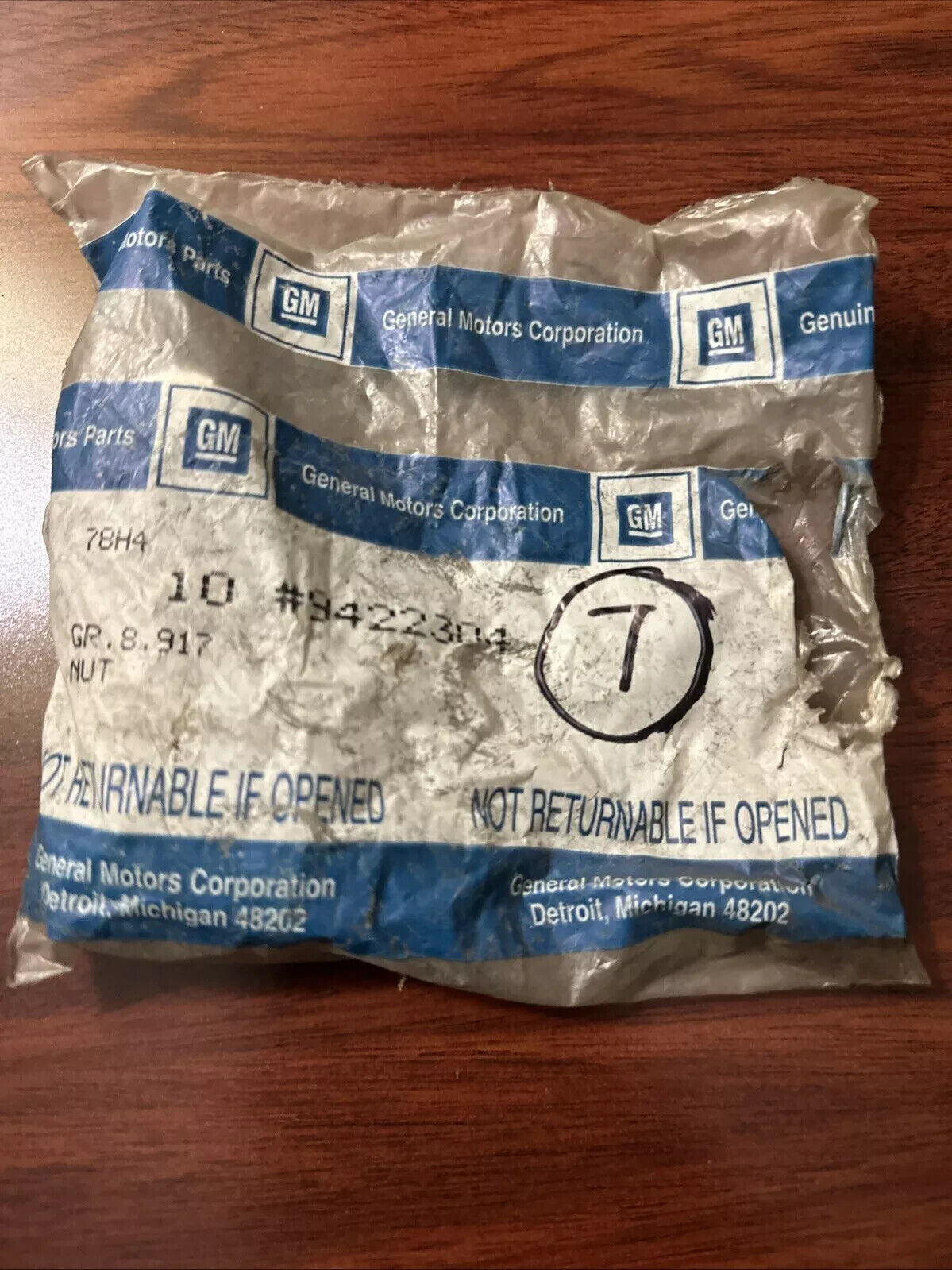 GM 9422304 Wheel Hun Nut 7 Pieces