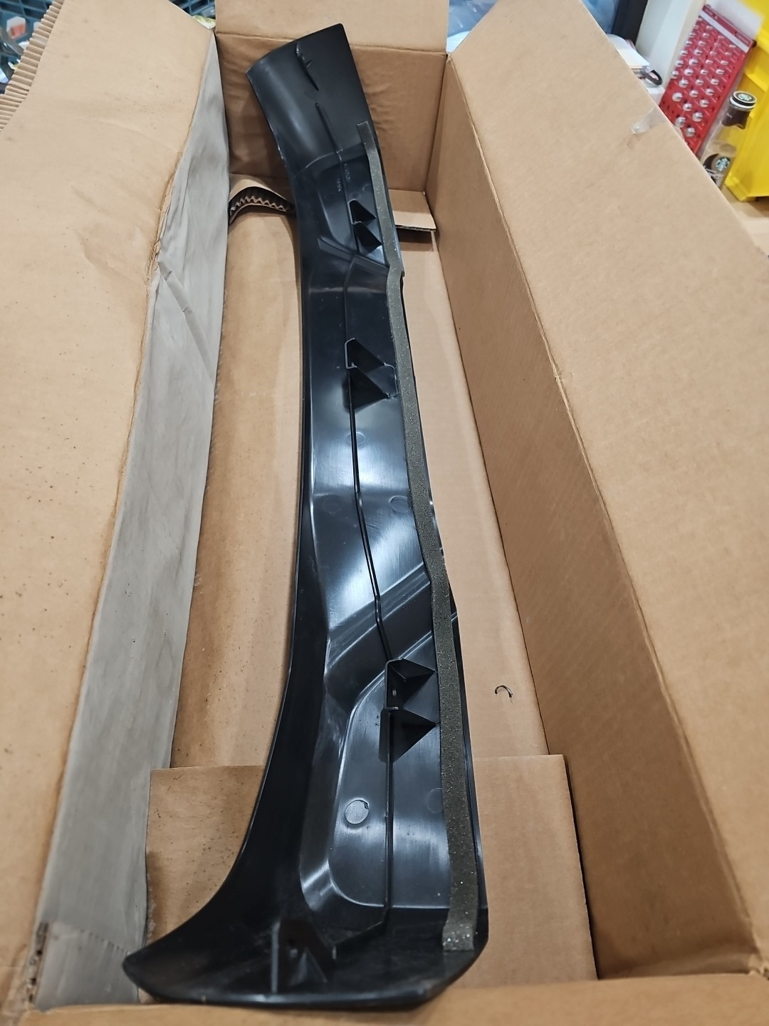 John Deere Cover, Hopper Backplate with Seal SKU: AM136728 - Image 4