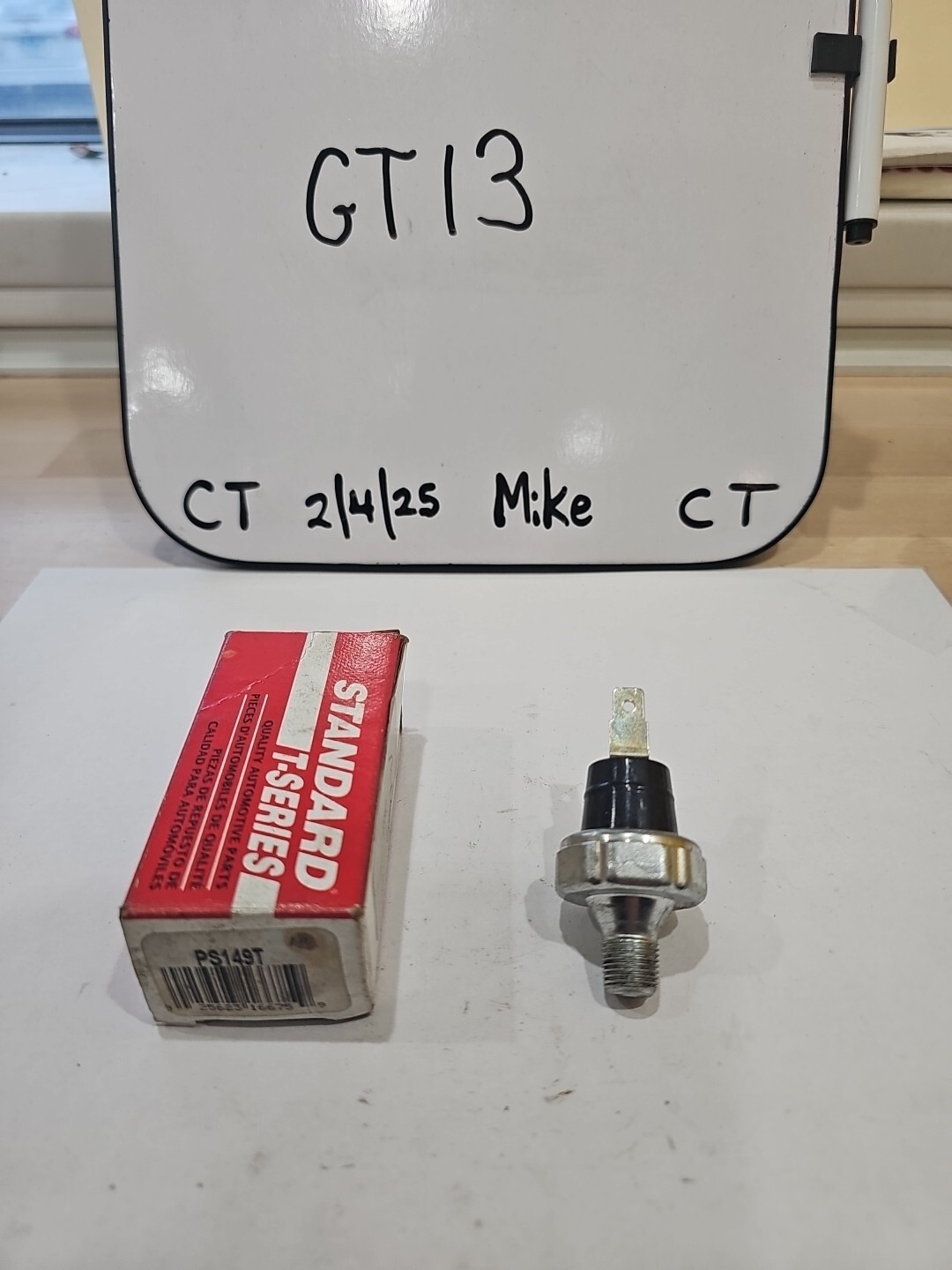 New Standard T-Series Engine Oil Pressure Switch-Sender with Light PS149T