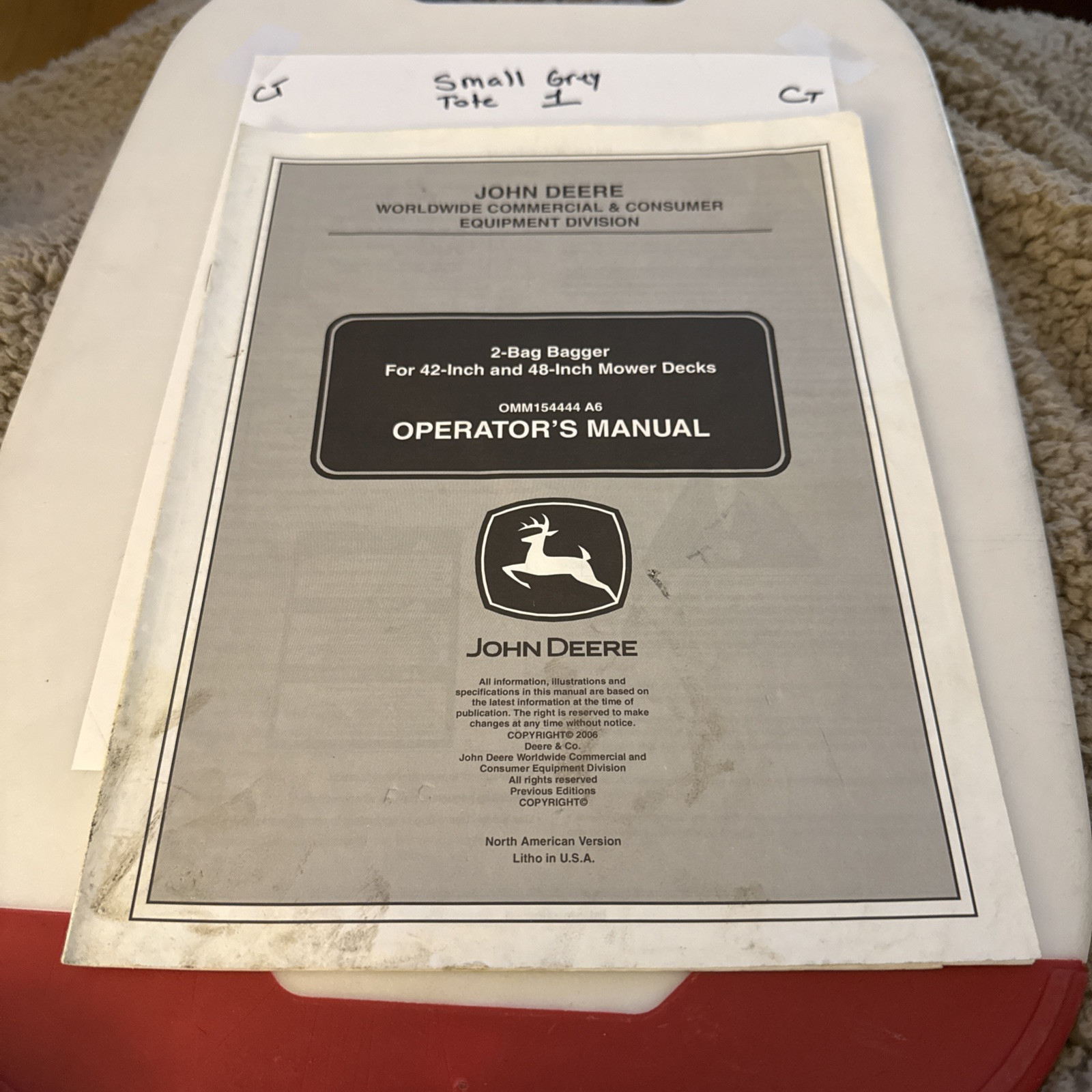 SELECT JOHN DEERE 42 AND 48 INCH 2-BAG BAGGER MODELS OPERATOR'S MANUAL OMM154444