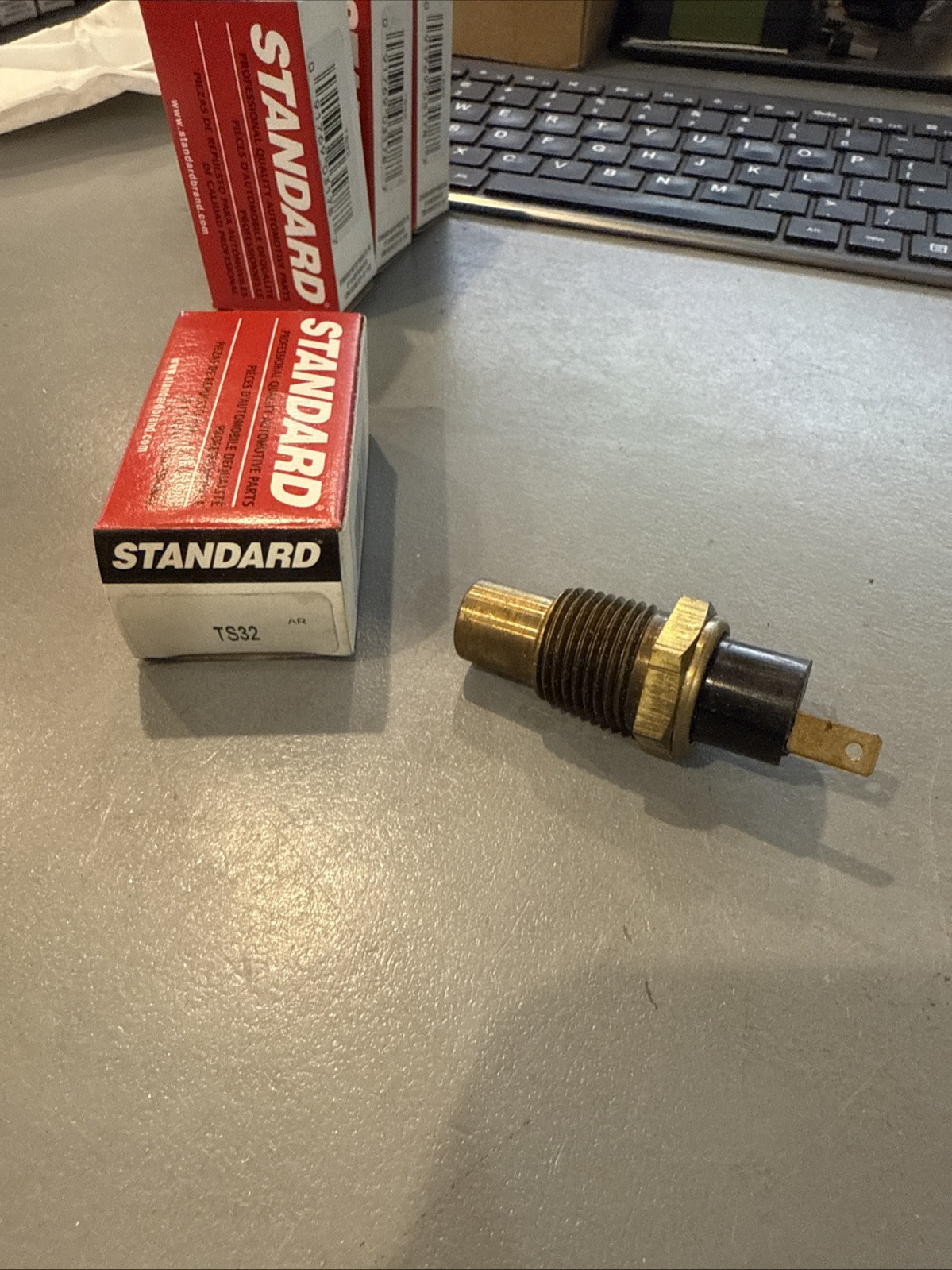 Standard Ignition Engine Coolant Temperature Sender for 1968 P15/P1500 Van TS-32