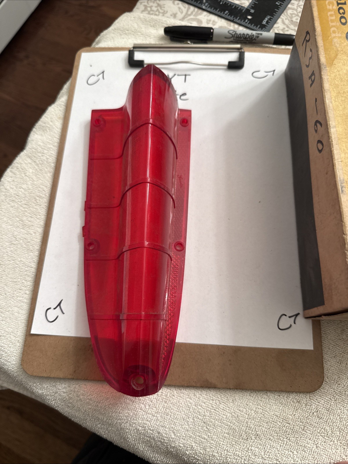 1960 OLDSMOBILE RH TAILLIGHT LENS 1 GUIDE 5950904 - Image 4