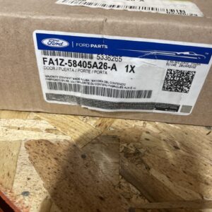 2019-2023 LINCOLN NAUTILUS FUEL FILLER DOOR LID W/ POCKET PRISTINE WHITE OEM