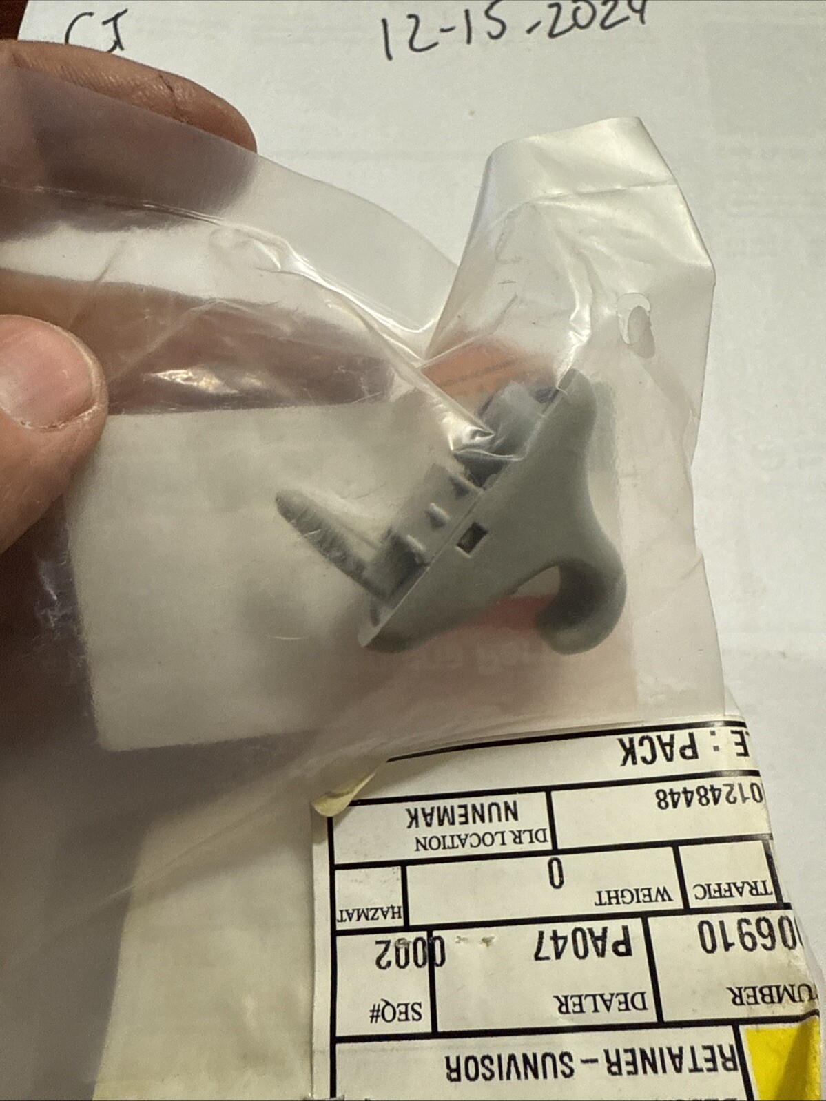 85235B1000BGA Genuine Hyundai / KIA RETAINER-SUNVISOR (1) Retainer - Image 4