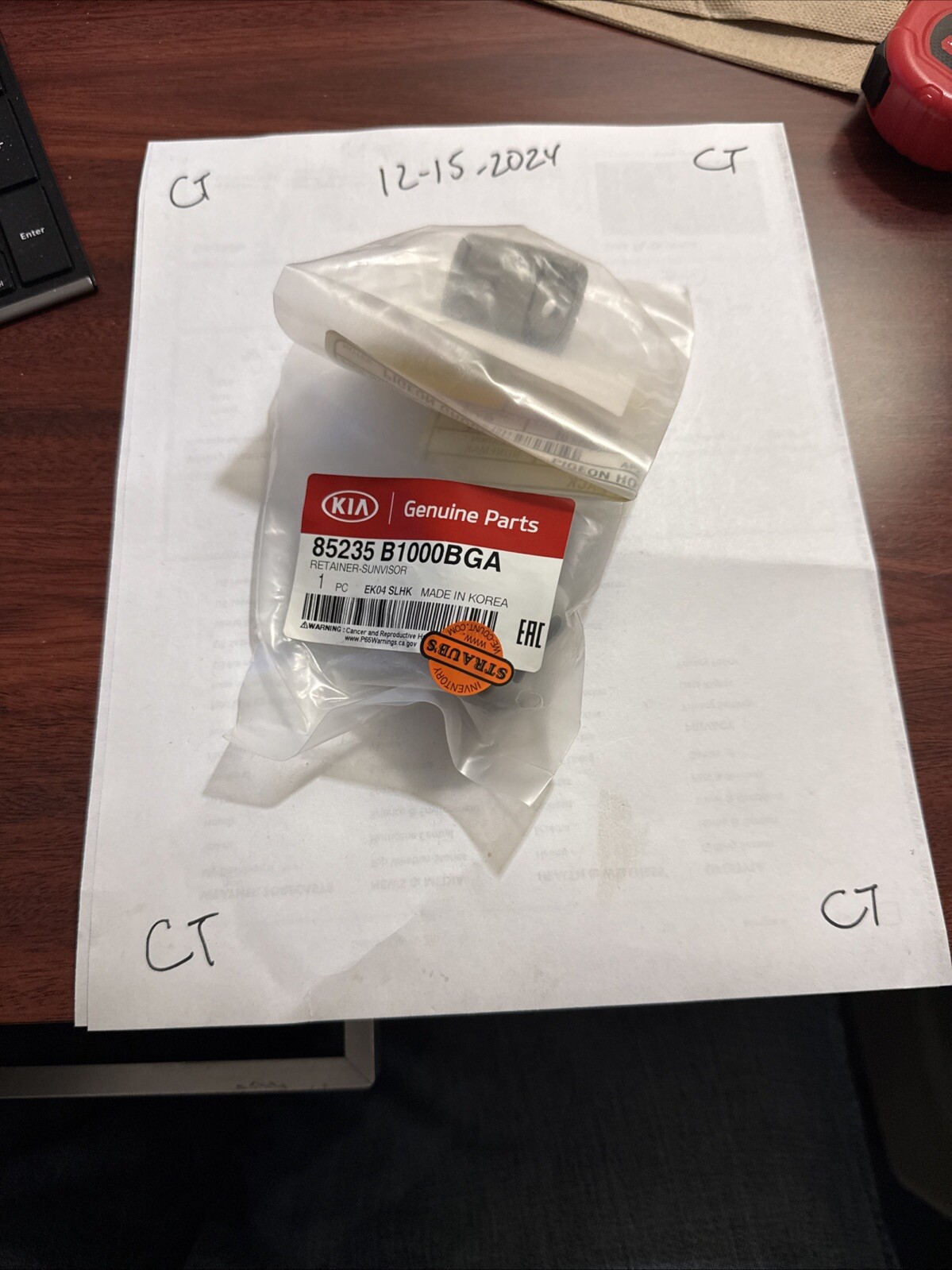 85235B1000BGA Genuine Hyundai / KIA RETAINER-SUNVISOR (1) Retainer