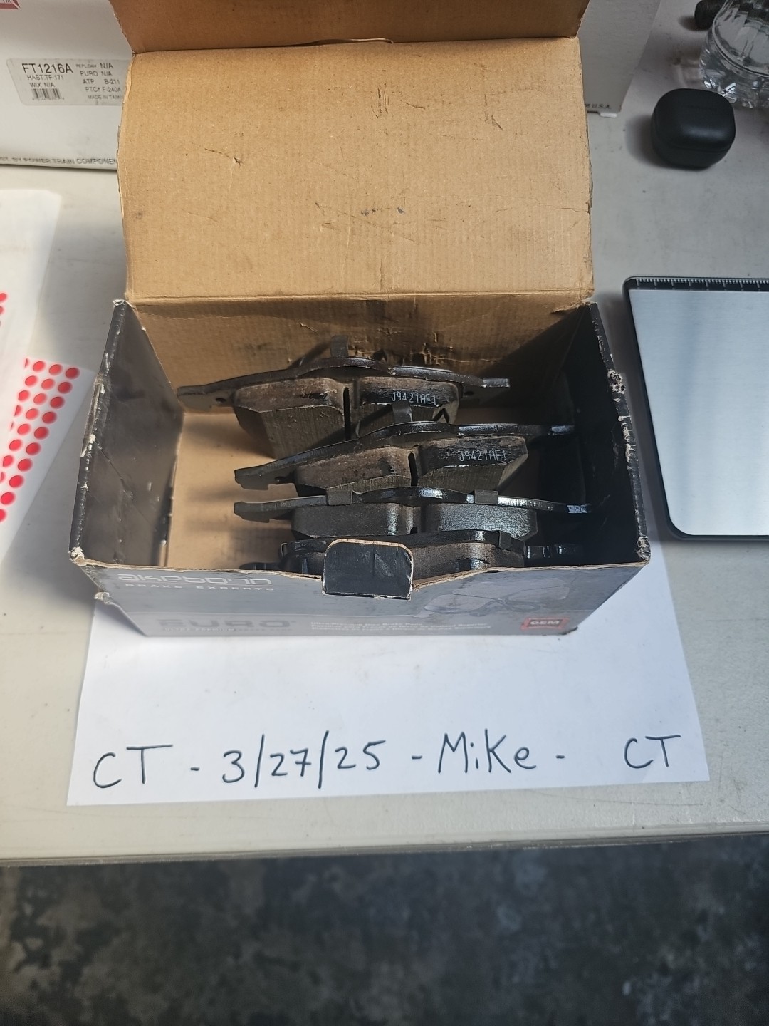 Akebono EUR687A Disc Brake Pad Set For Select 96-02 Audi Volkswagen Models - Image 3