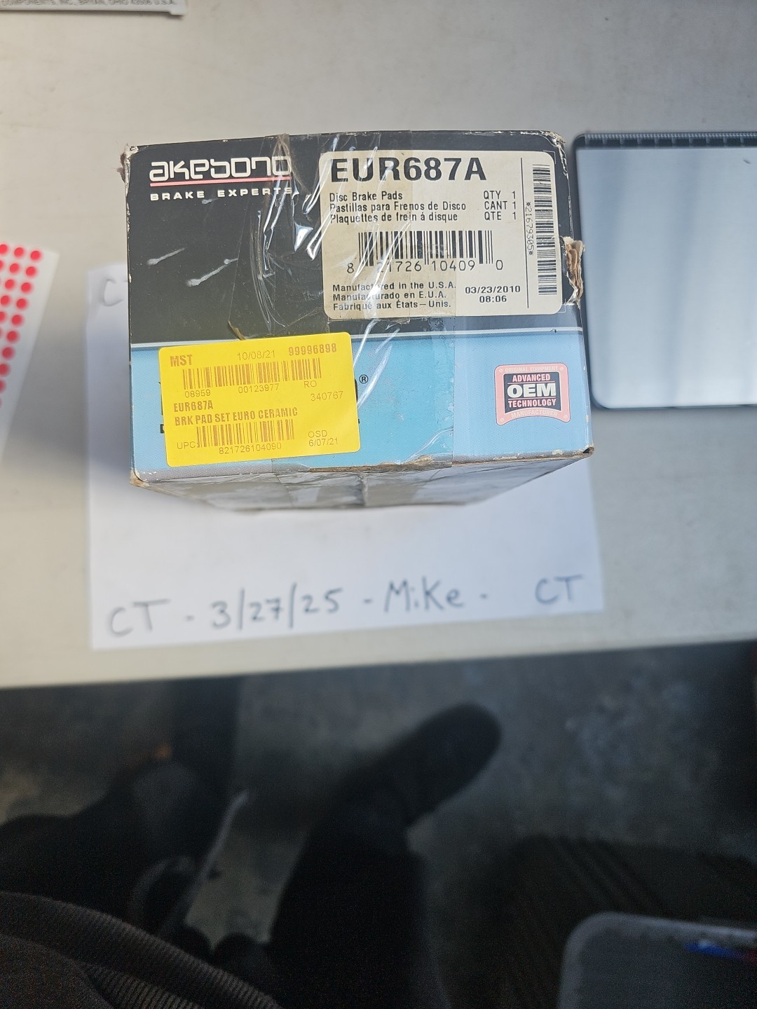 Akebono EUR687A Disc Brake Pad Set For Select 96-02 Audi Volkswagen Models