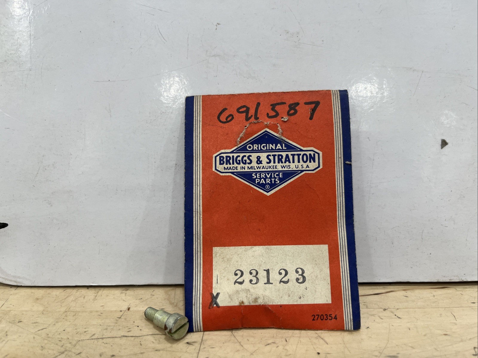 Briggs & Stratton 23123 Choke Lever Screw 691587 243431 Genuine OEM NOS - Image 3