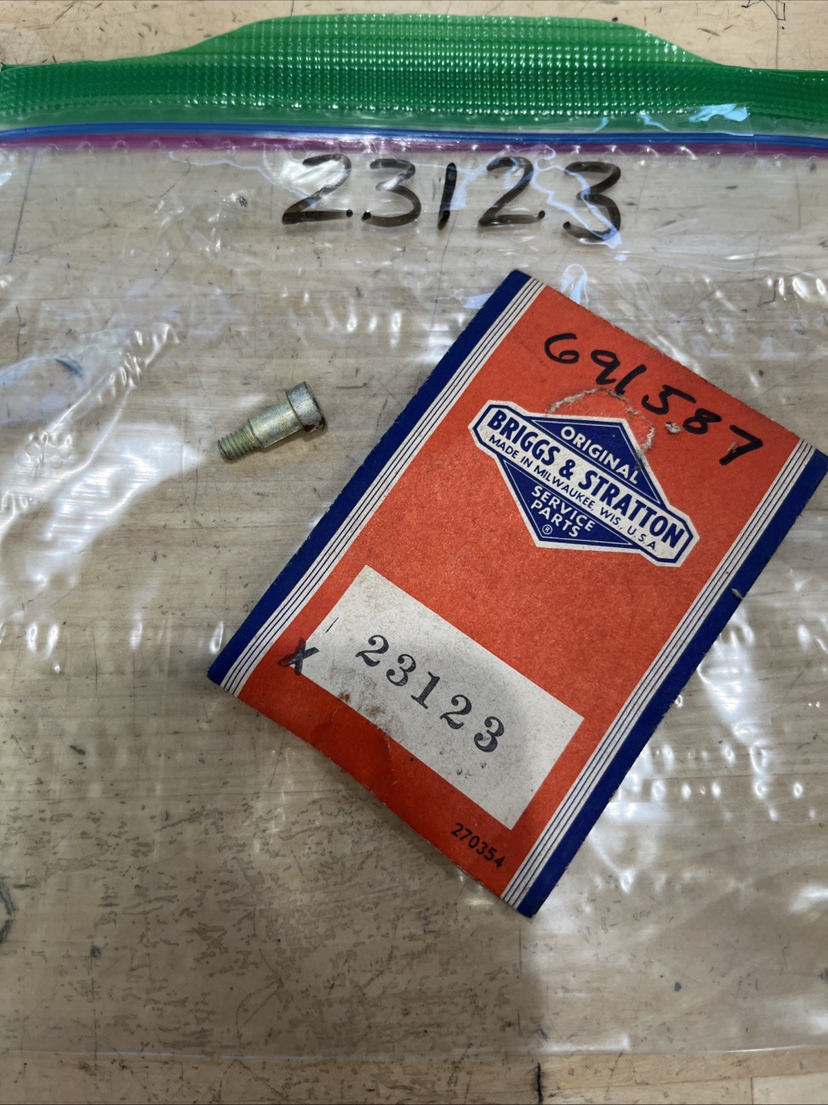 Briggs & Stratton 23123 Choke Lever Screw 691587 243431 Genuine OEM NOS - Image 4
