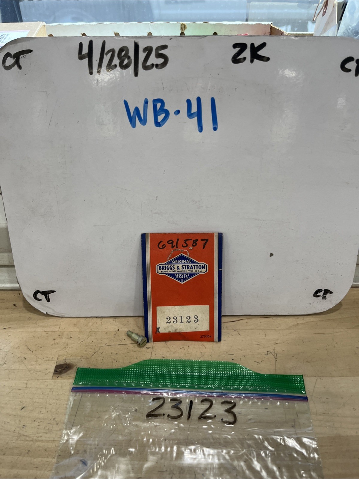 Briggs & Stratton 23123 Choke Lever Screw 691587 243431 Genuine OEM NOS