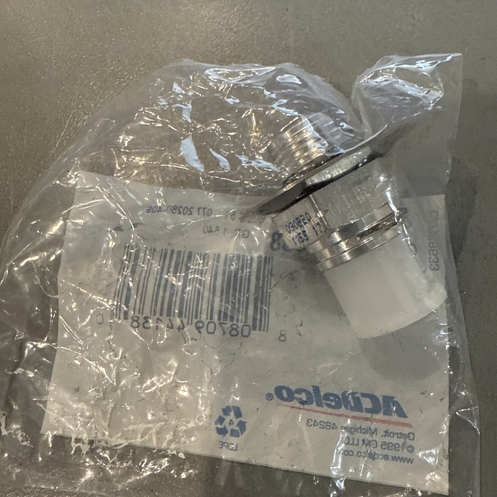 Engine Oil Cooler Line Connector GM Parts 23378668 - Image 3