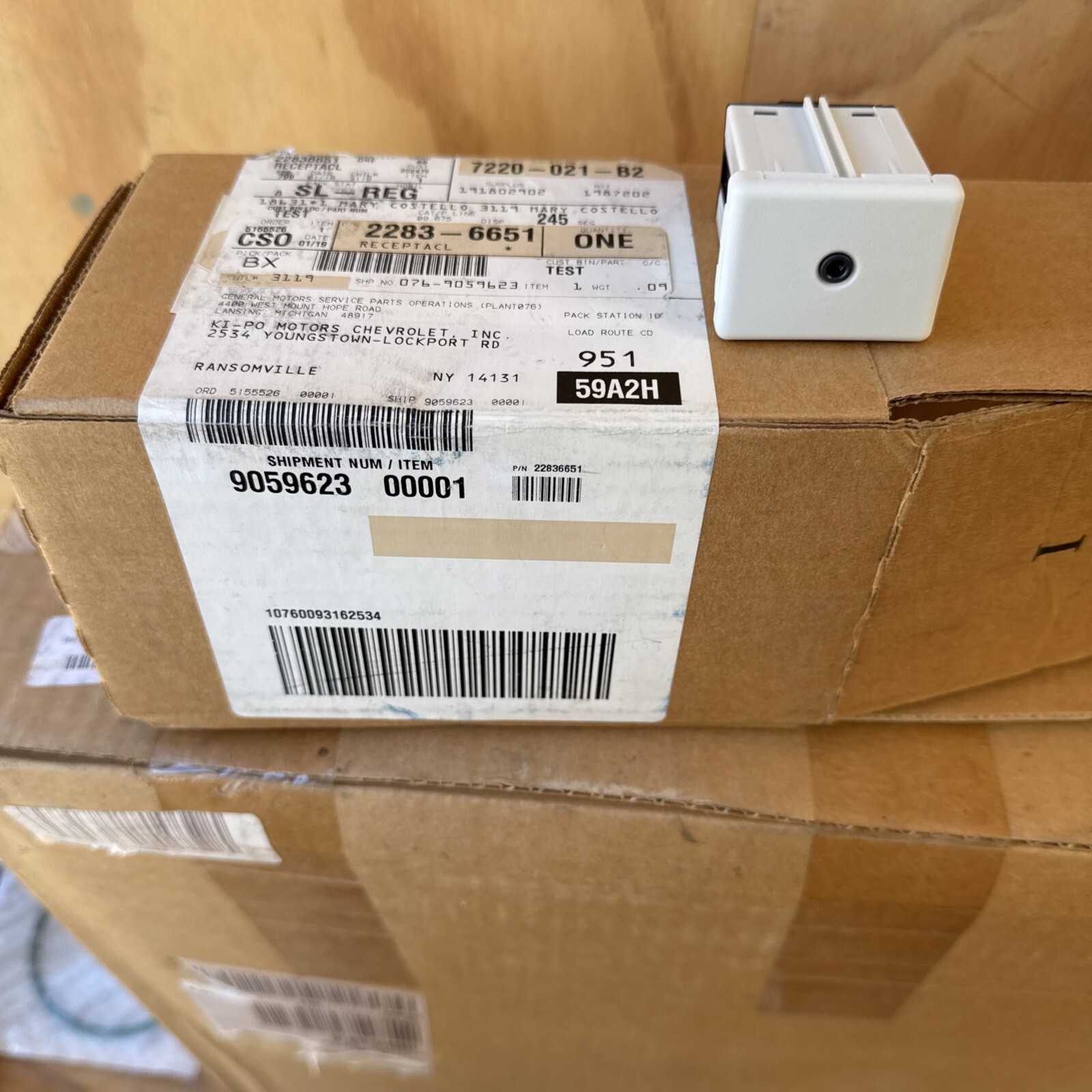 GM 22836651 Receptacle,Audio Player - Image 3