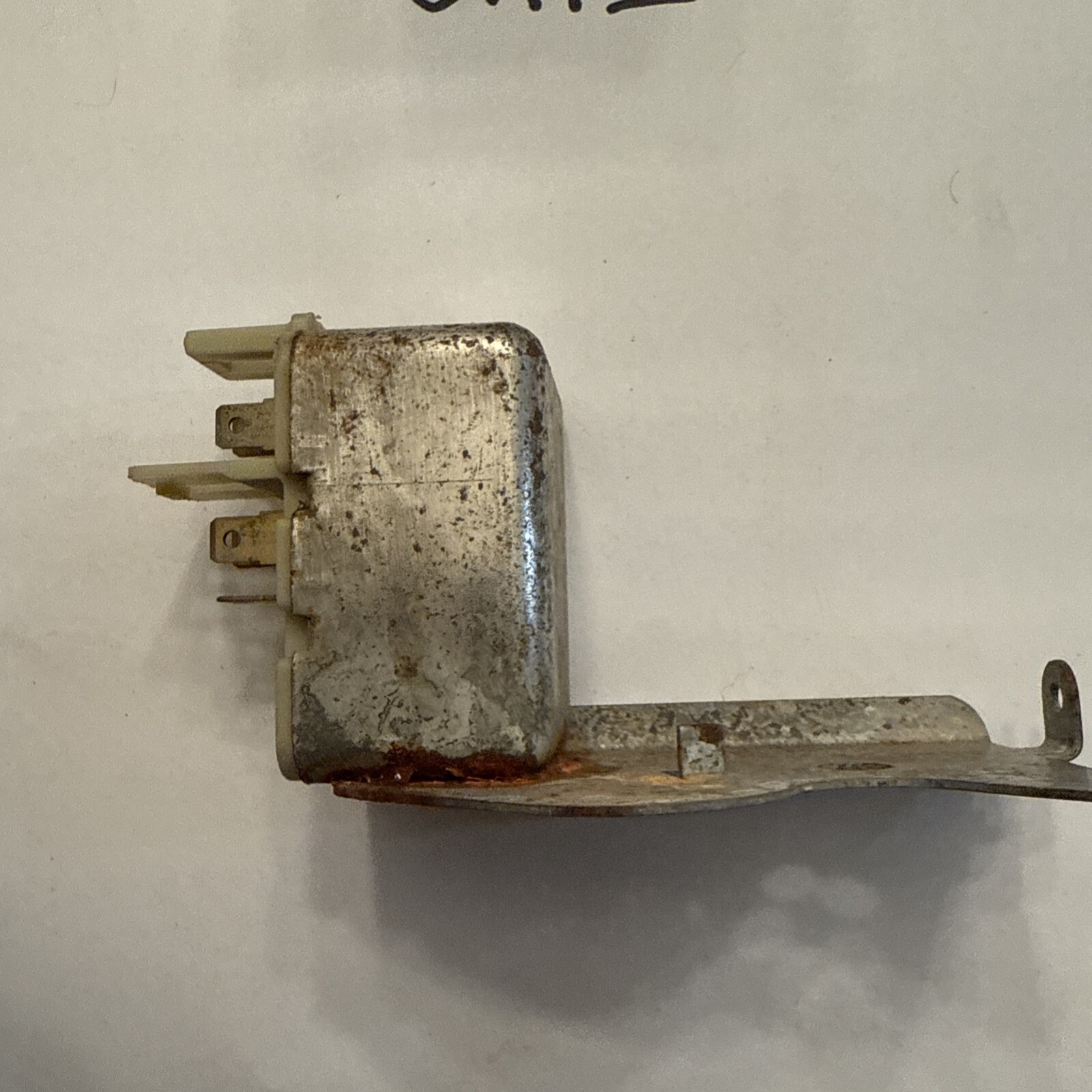 GM NOS 1982-85 Cadillac Deville Eldorado 6 Way Power Seat Relay 20331426 See Pic - Image 4