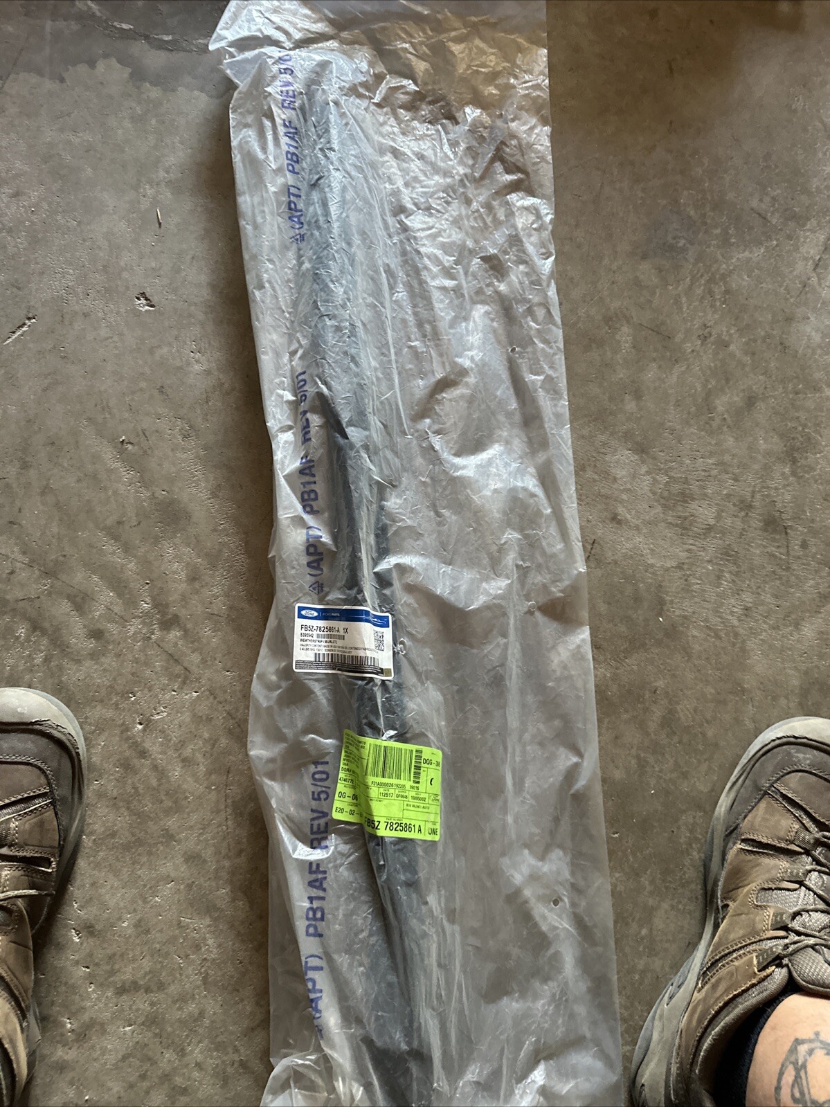 Genuine Ford Belt Weather-Strip FB5Z-7825861-A - Image 3