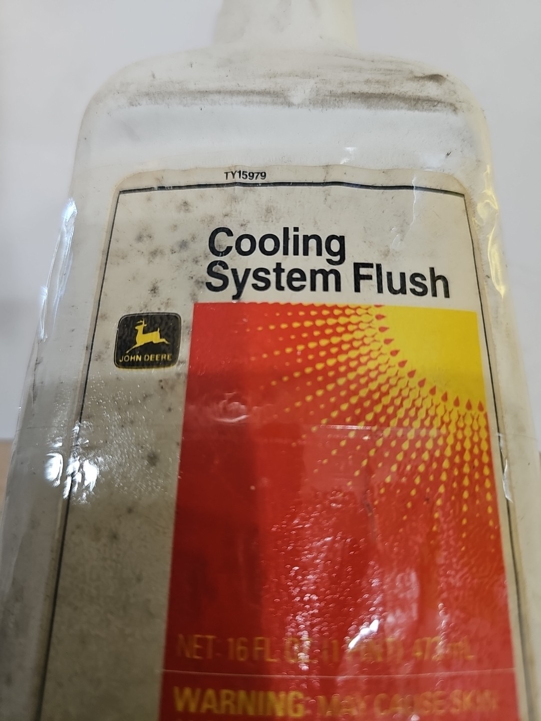 John Deere TY15979 Cooling System Flush 16 Fl. Oz. - Image 4