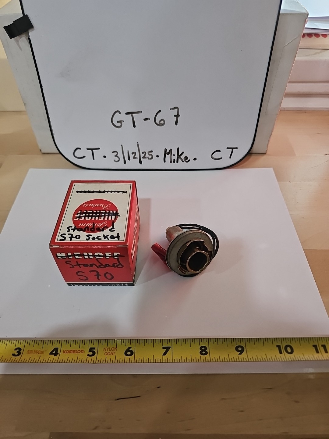 Lamp Socket Standard S-70 *New Not In Original Packaging