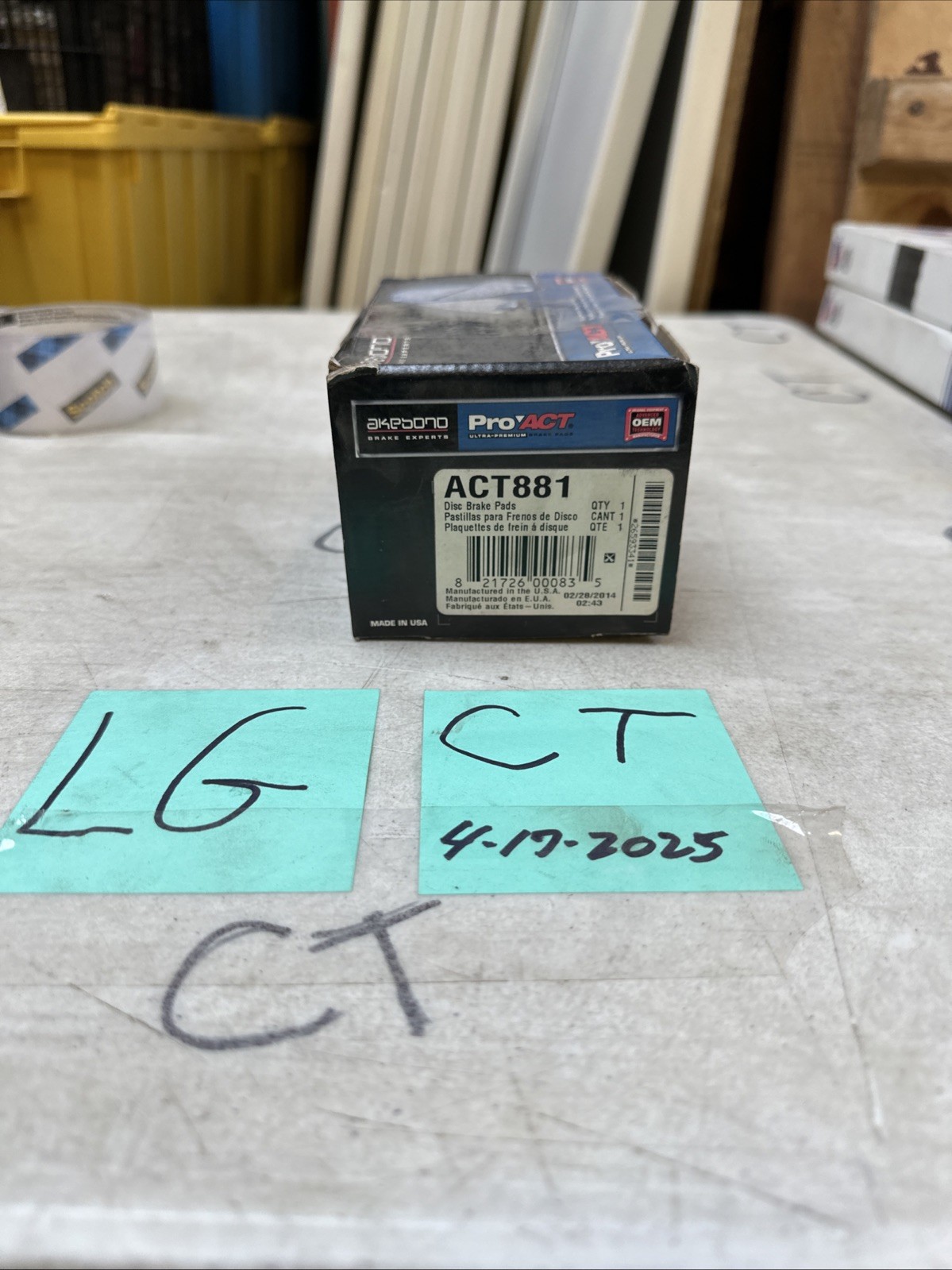 NEW Akebono ACT881 Ceramic Disc Brake Pads Rear Explorer Mountaineer 02-04