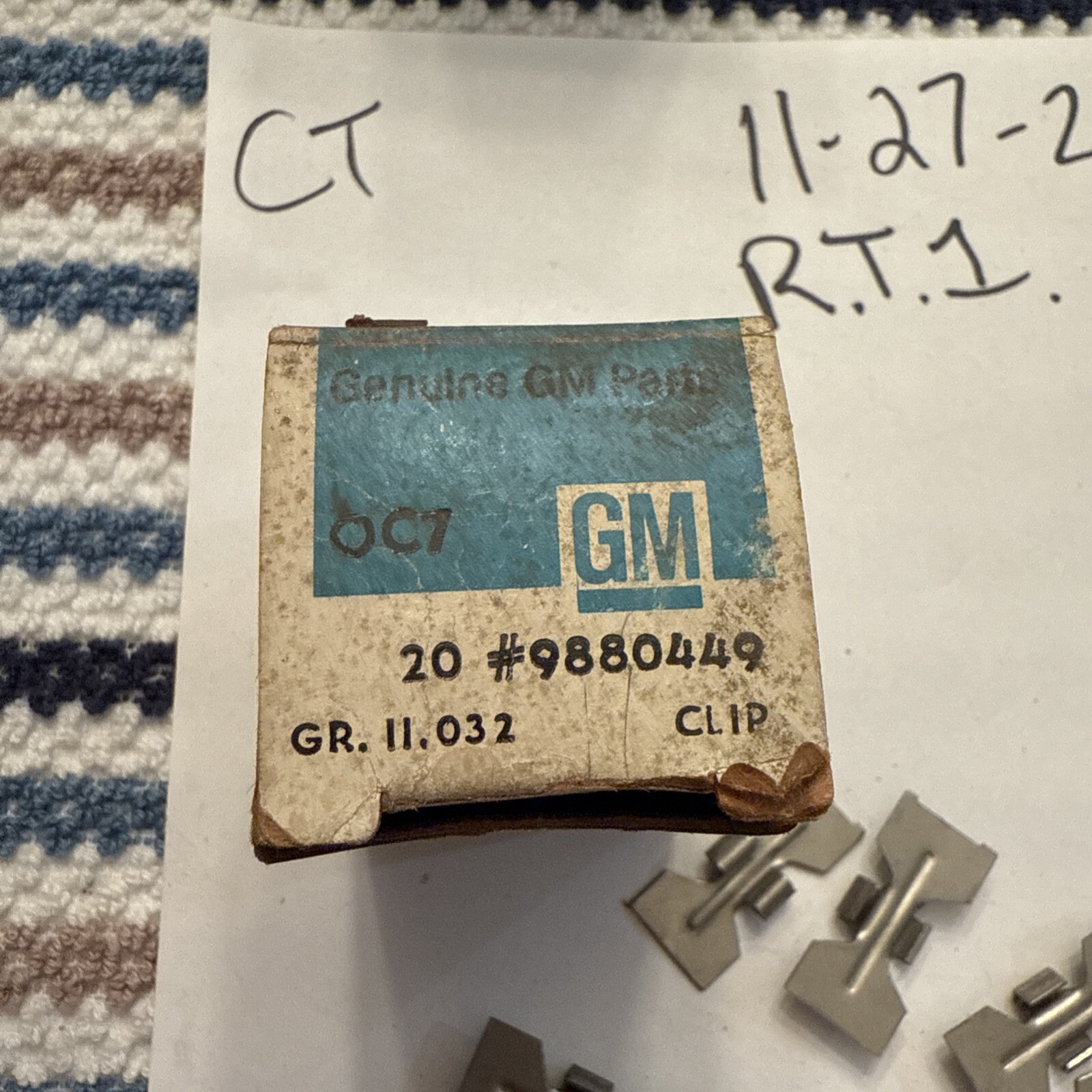 NOS 73-79 Chevy Buick Oldsmobile Pontiac quarter window molding (6) clip 9880449 - Image 3