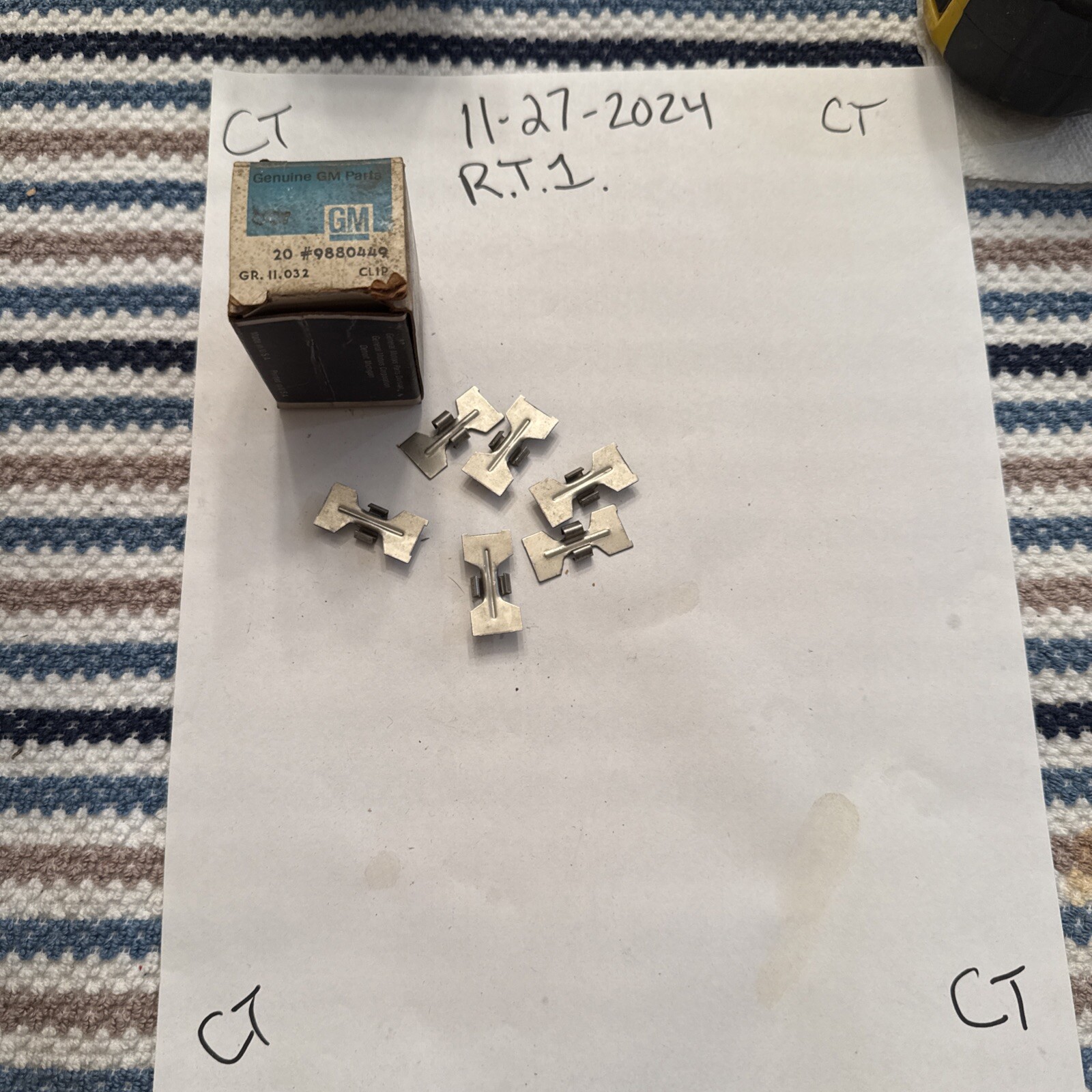 NOS 73-79 Chevy Buick Oldsmobile Pontiac quarter window molding (6) clip 9880449