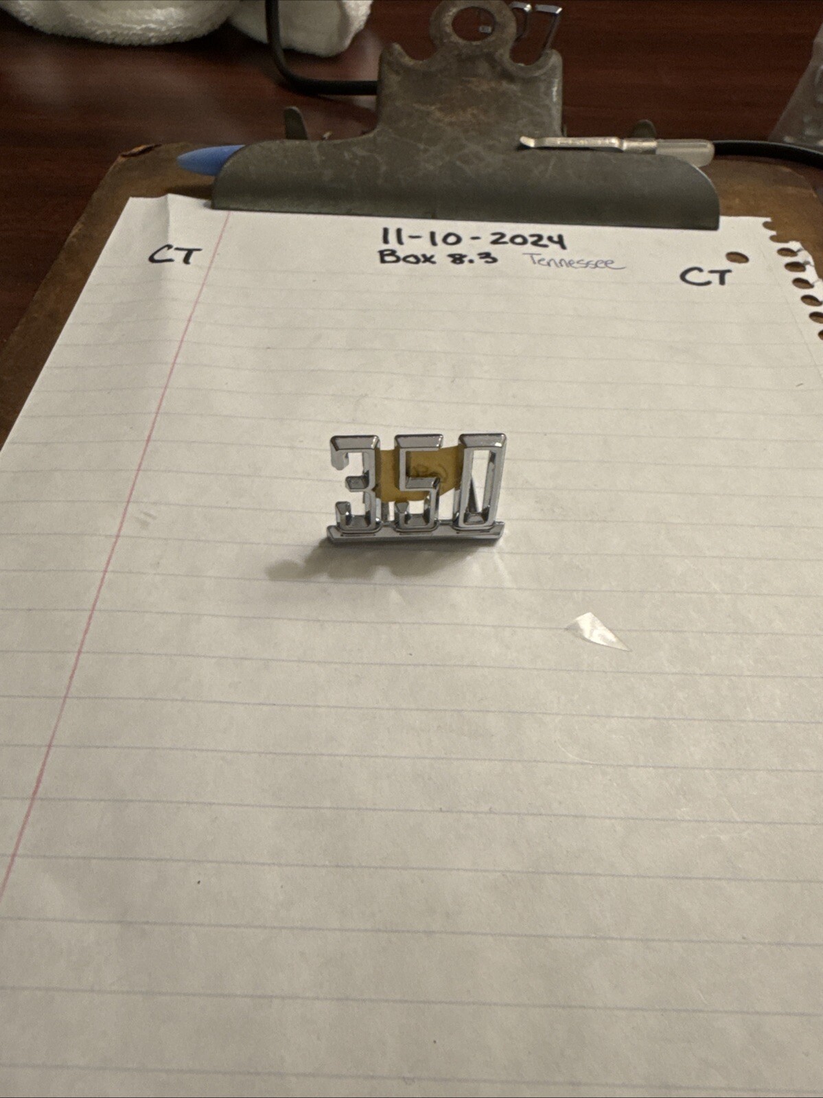 NOS GM 1967 Chevy Camaro "350" Fender Emblem #3905718 Open Box - Image 3