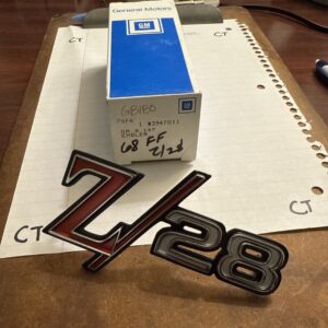 NOS Genuine Vintage OEM GM 1968 CHEVY CAMARO Z28 FENDER EMBLEM 3947011 In Box