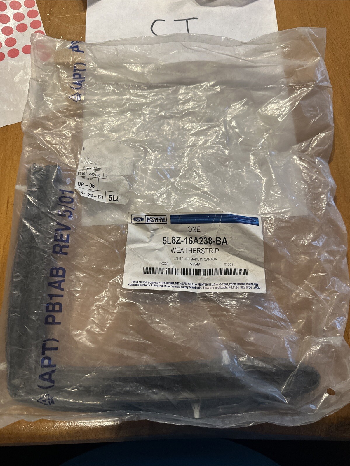 New OEM 2004-2007 Ford Escape Front Hood Seal Weatherstrip Weather Stripping