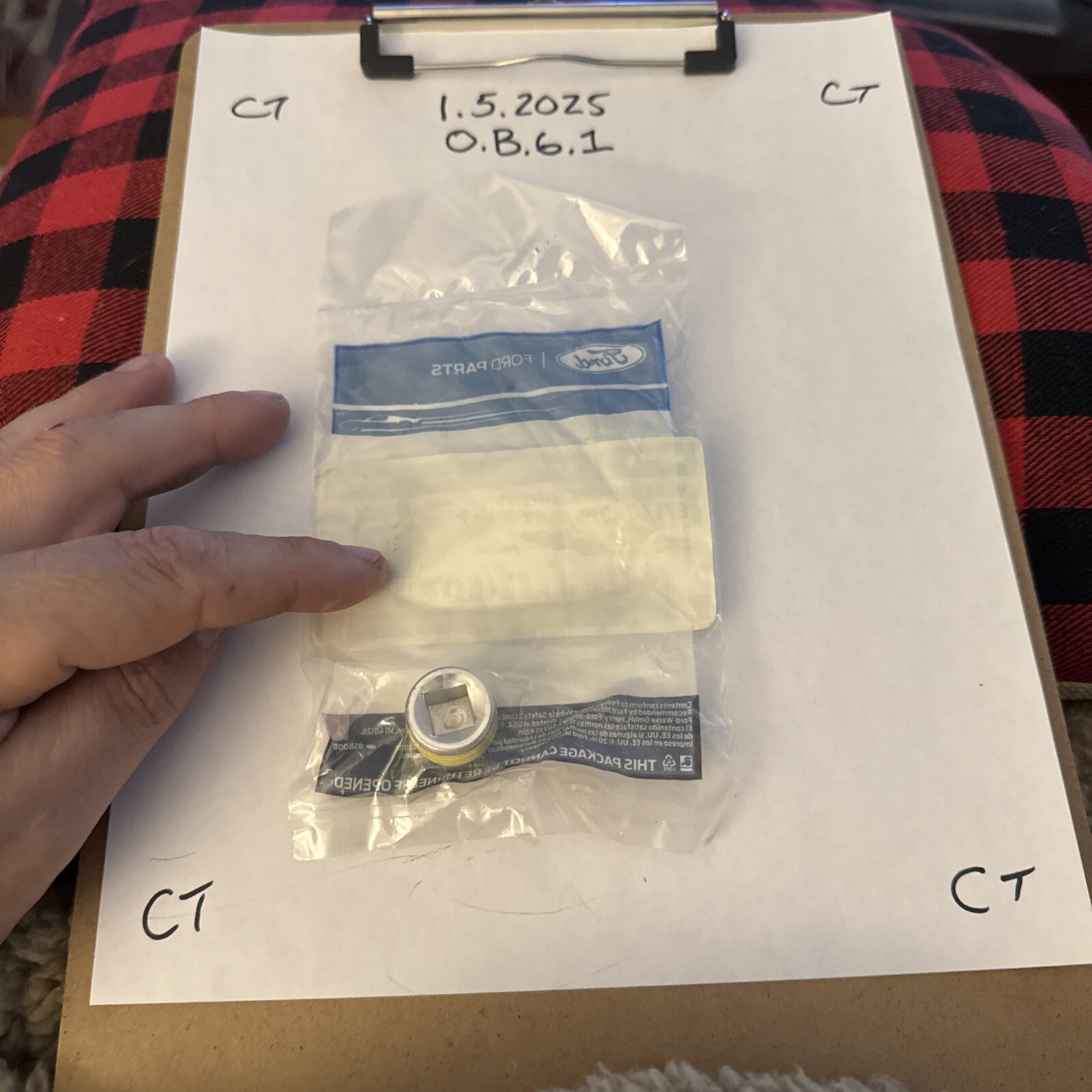 New OEM Ford E7TZ-7A010-A Plug NOS - Image 3