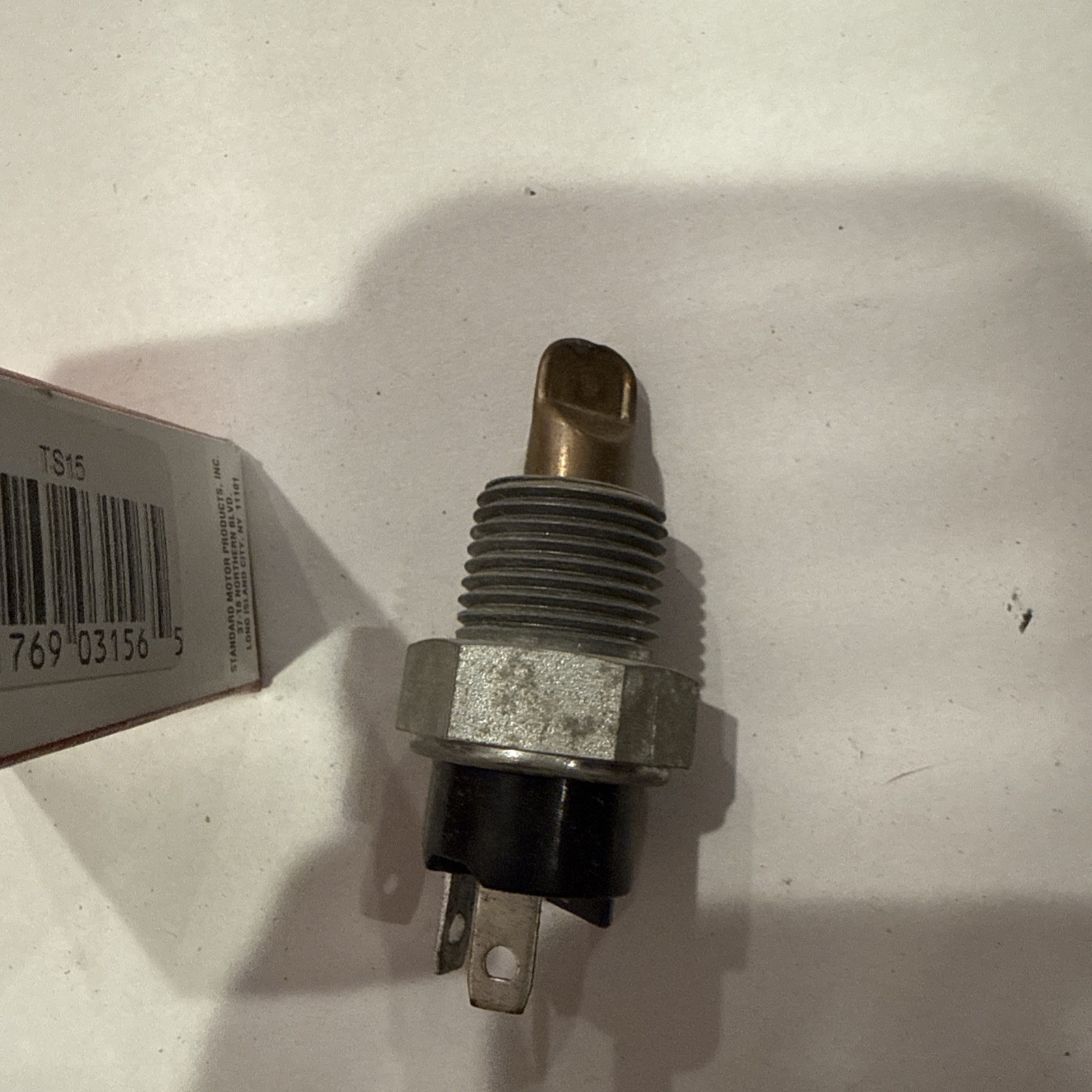 Standard Motor Products TS-15 Engine Coolant Temperature Sender - Image 3