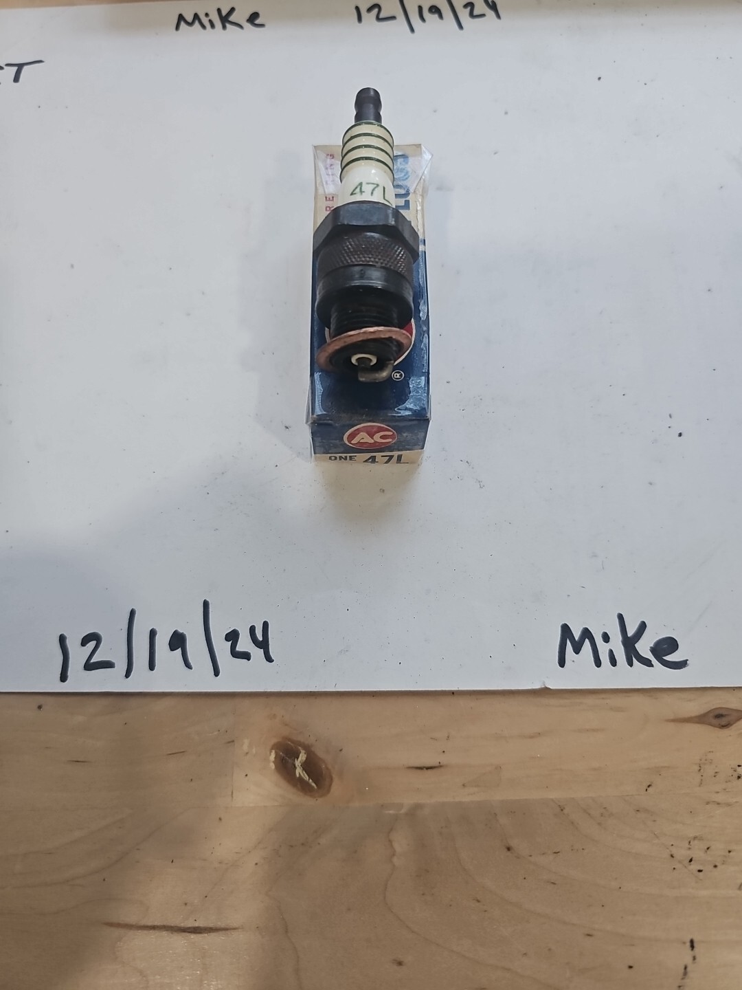 TWO VINTAGE NOS AC SPARK PLUGS 47L - Image 3