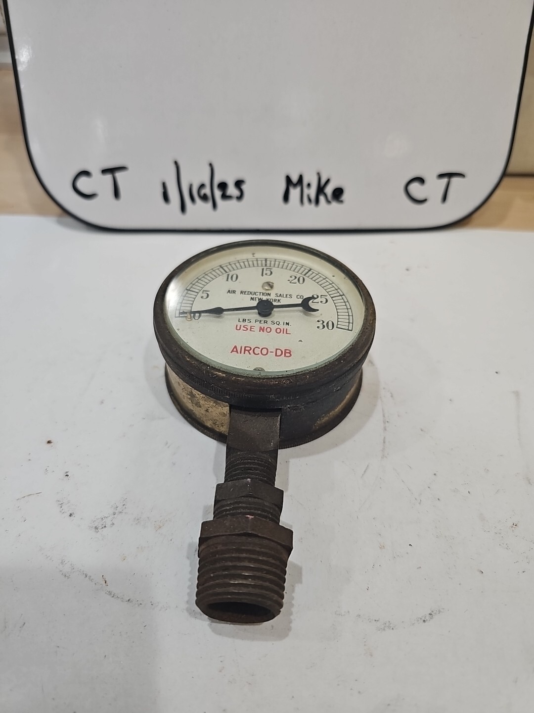 USED Vintage Airco Gauge 2-1/2" 30 PSI Air reduction 1/4" NPT Very Old Tested