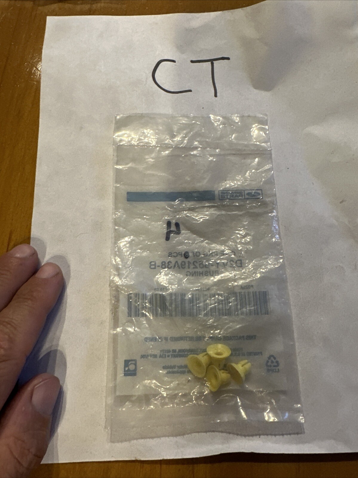 (x4) New Genuine Ford Bush D2VY65219A38B / D2VY-65219A38-B OEM - Image 3