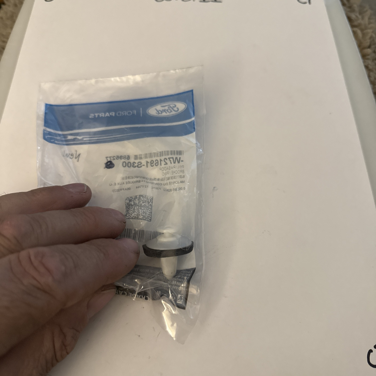 (1) FORD OEM 22-23 Maverick Roof Interior Trim-Headliner Clip W721691S300 - Image 3