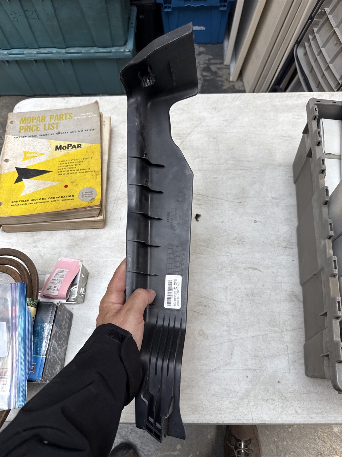 19-23 DODGE RAM 2500 3500 SEAT TRACK COVER FRONT L/H OUTBOARD MOPAR 6QJ61TX7AA - Image 3