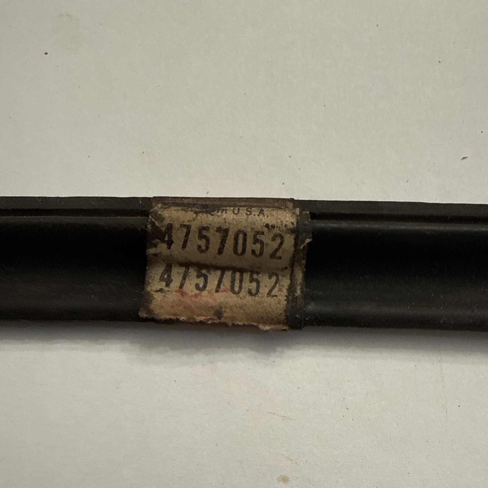 BUICK 4757052 1959-1960; LESABRE & INVICTA 02 DOOR HARDTOP VERTICAL WEATHERSTRIP - Image 4